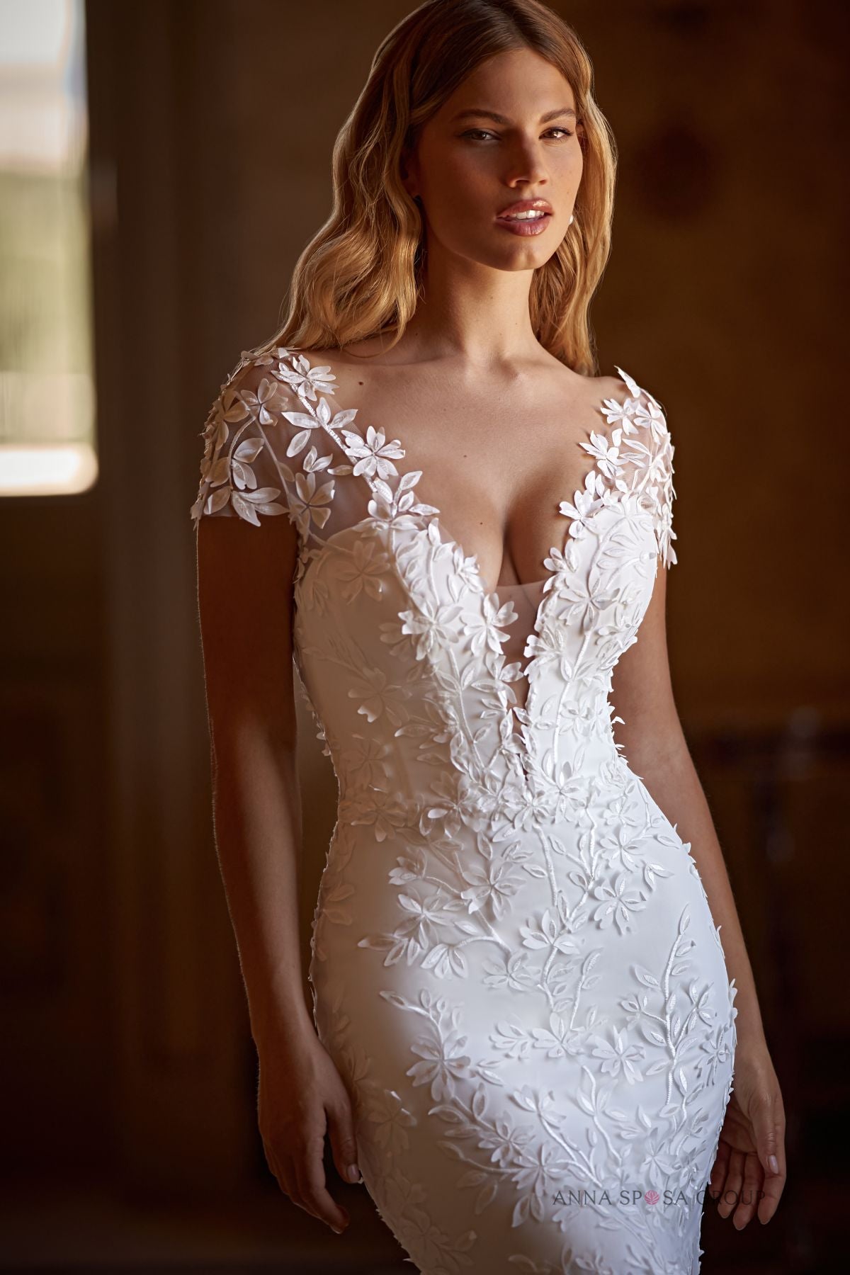 Robe de mariée Tonje – Sirène dentelle florale et décolleté en V