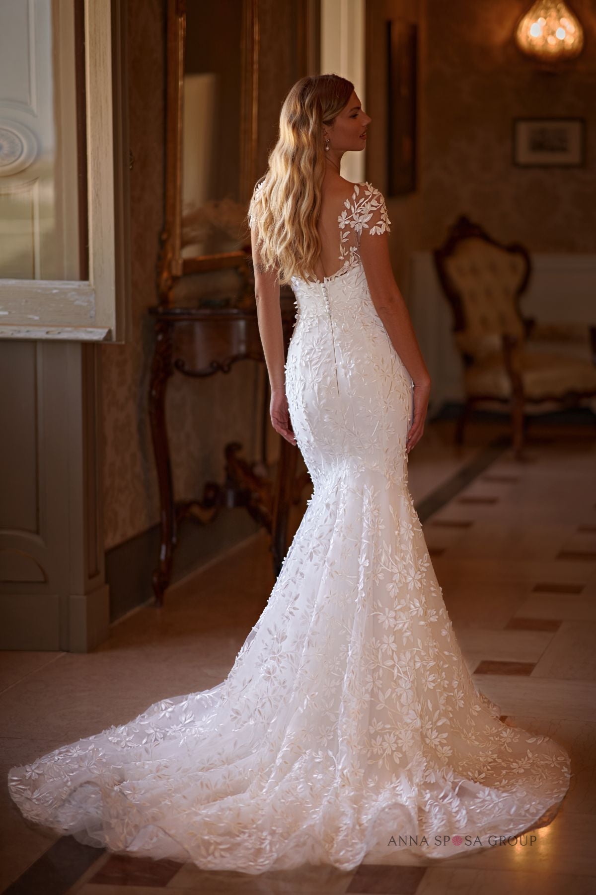 Robe de mariée Tonje – Sirène dentelle florale et décolleté en V