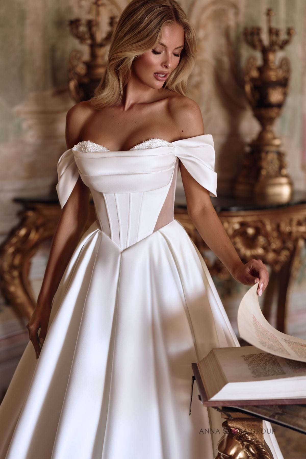 Robe de mariée Anna Sposa Toya – A-line en satin ivoire avec bretelles tombantes amovibles