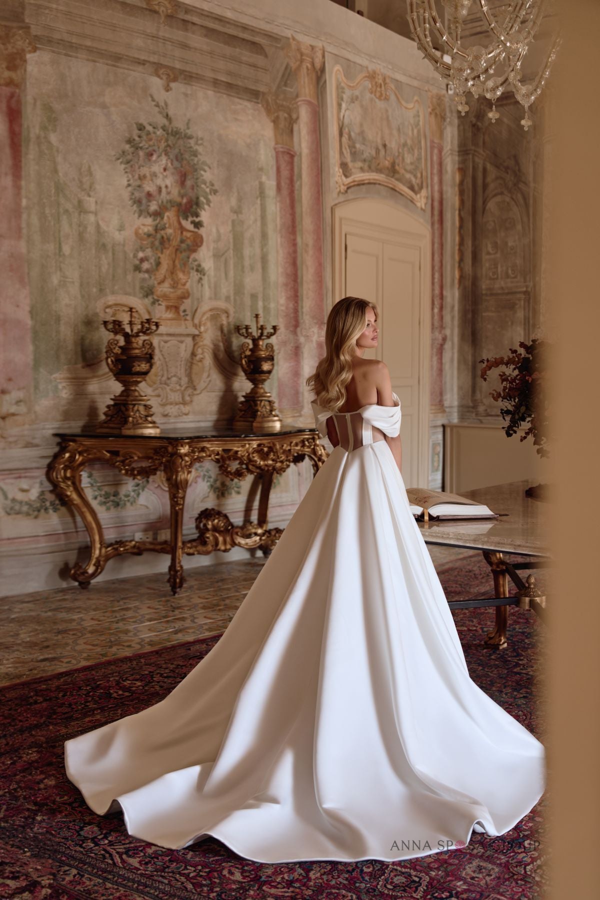 Anna Sposa Toya Brautkleid – A-Linie aus elfenbeinfarbenem Satin mit abnehmbaren, schulterfreien Trägern