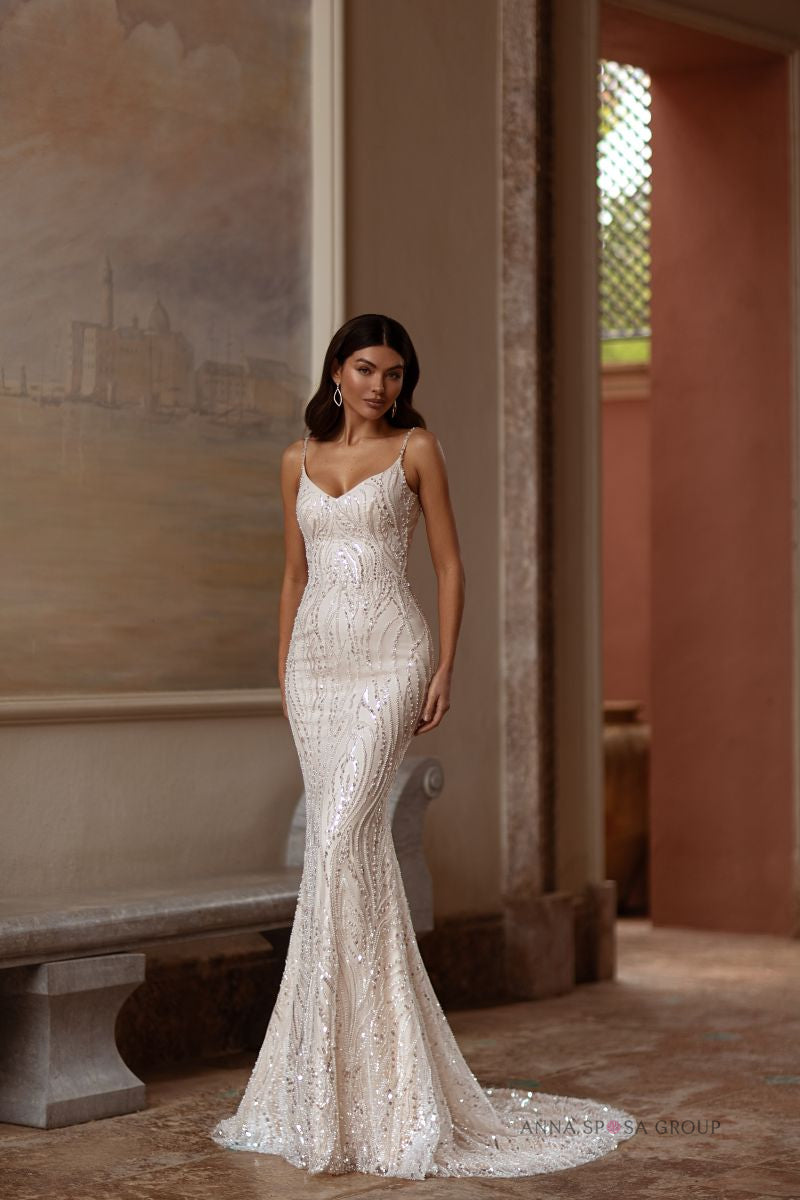 Anna Sposa Ursula Brautkleid – Nudefarbenes Meerjungfrauenkleid mit Perlenstickerei, Cape mit Schleppe und offenem Rücken