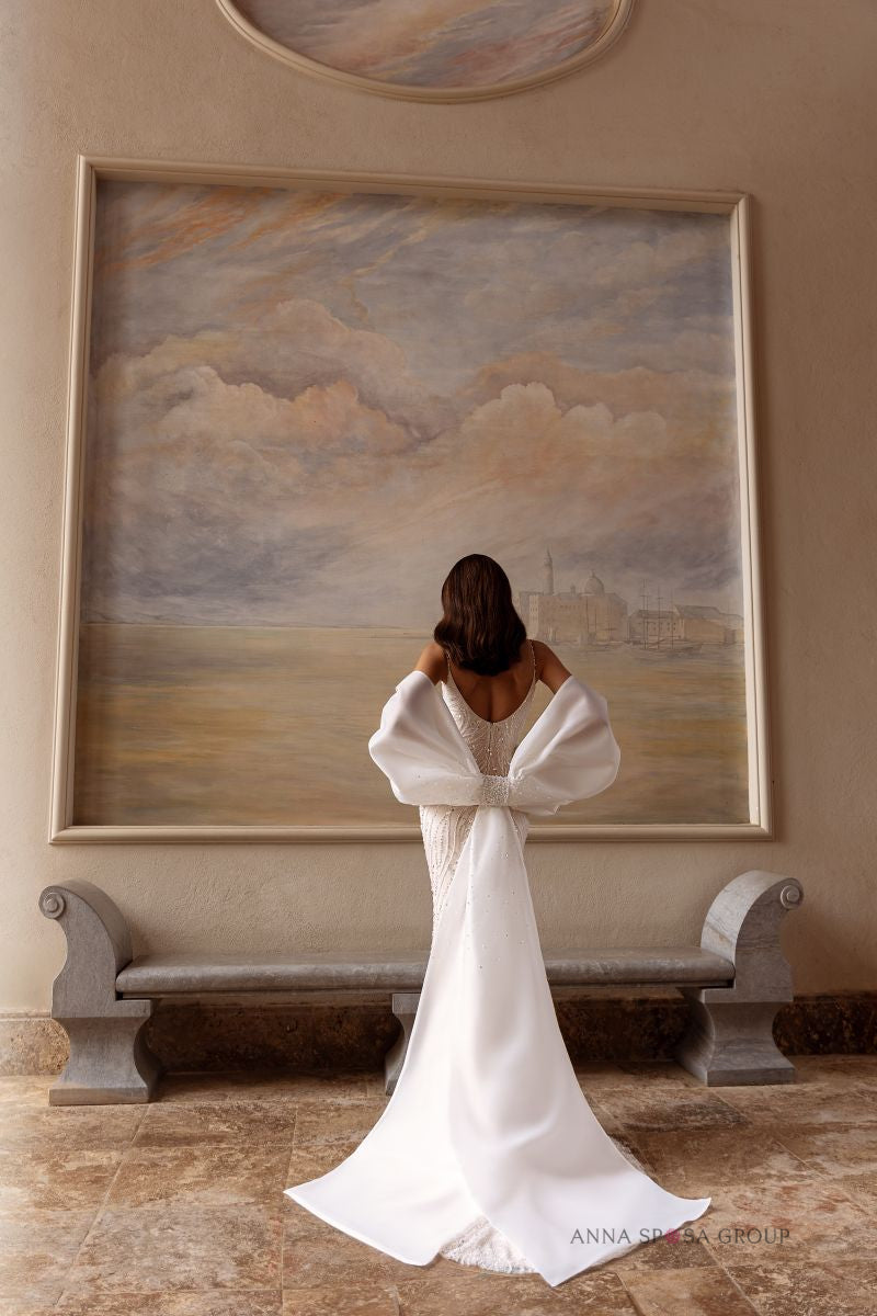 Anna Sposa Ursula Brautkleid – Nudefarbenes Meerjungfrauenkleid mit Perlenstickerei, Cape mit Schleppe und offenem Rücken