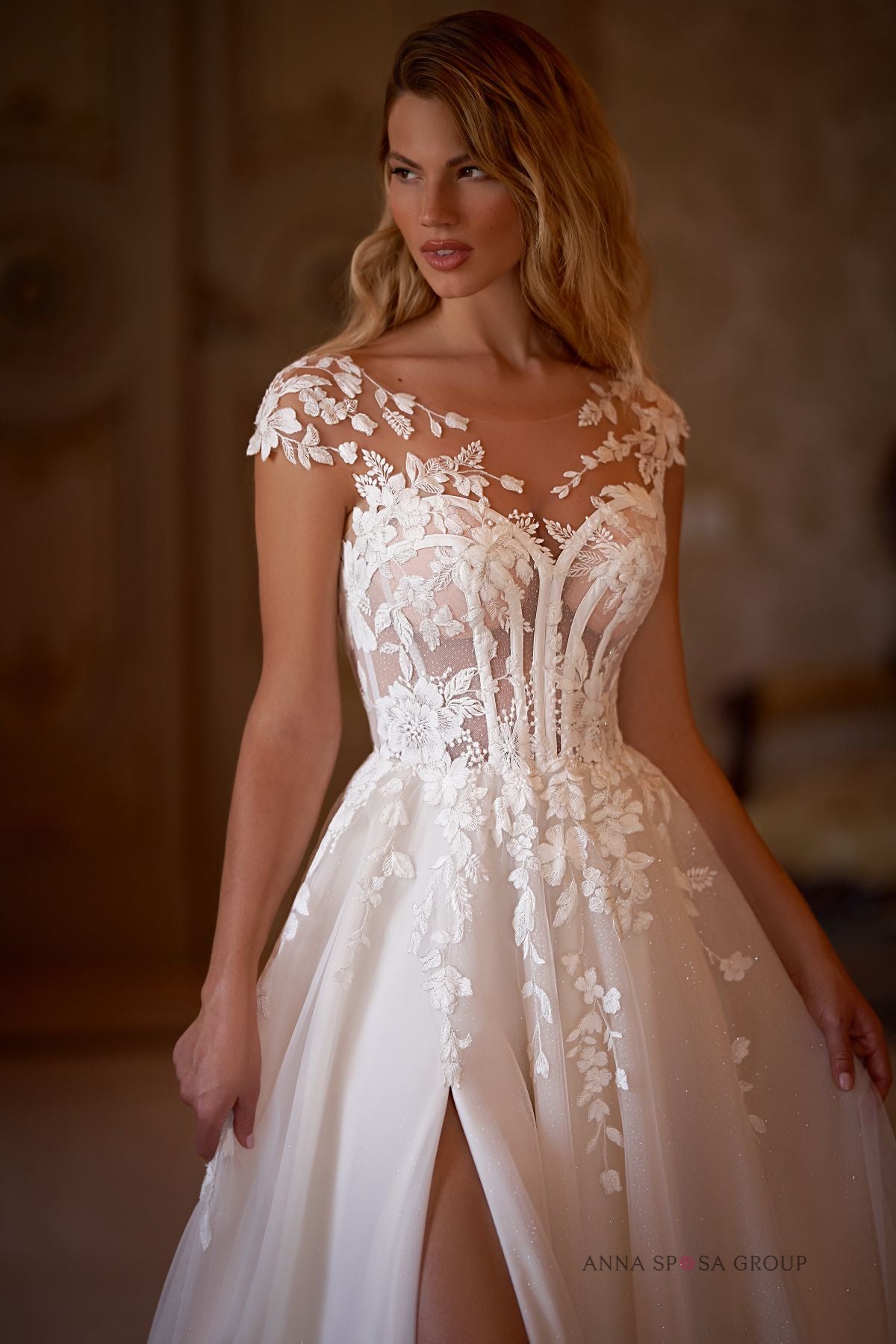 Robe de mariée Variana – Ligne A corset en dentelle florale avec fente