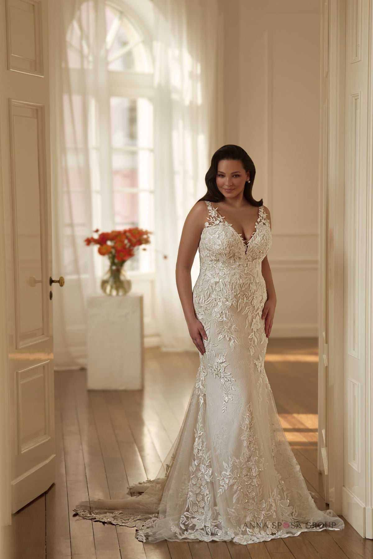 Robe de mariée Anna Sposa Vokalta – Coupe sirène en dentelle ivoire à bretelles larges