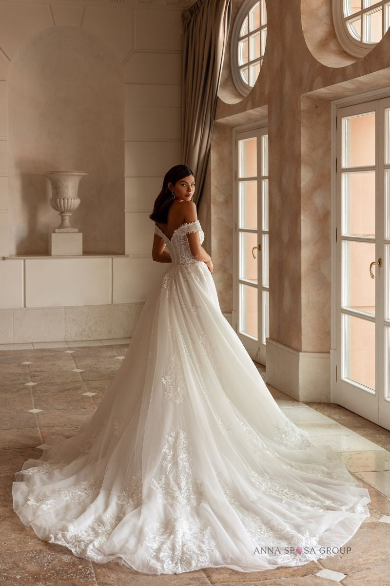 Robe de mariée Anna Sposa Vuden – Volumineuse ivoire en dentelle florale avec bretelles tombantes et traîne spectaculaire