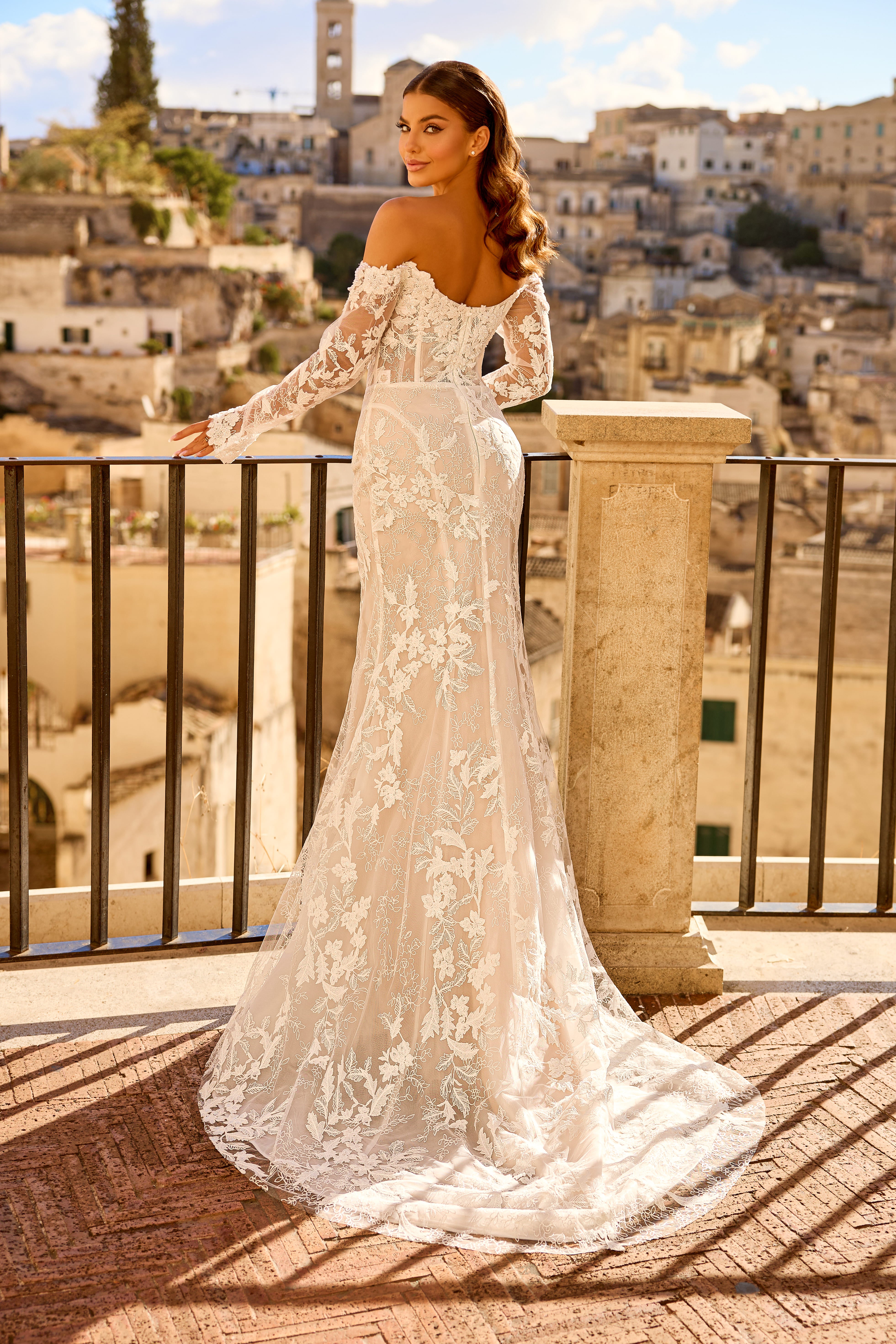 Hochzeitskleid 1758 – Meerjungfrauenkleid aus Spitze mit langen Ärmeln und schulterfreiem Design