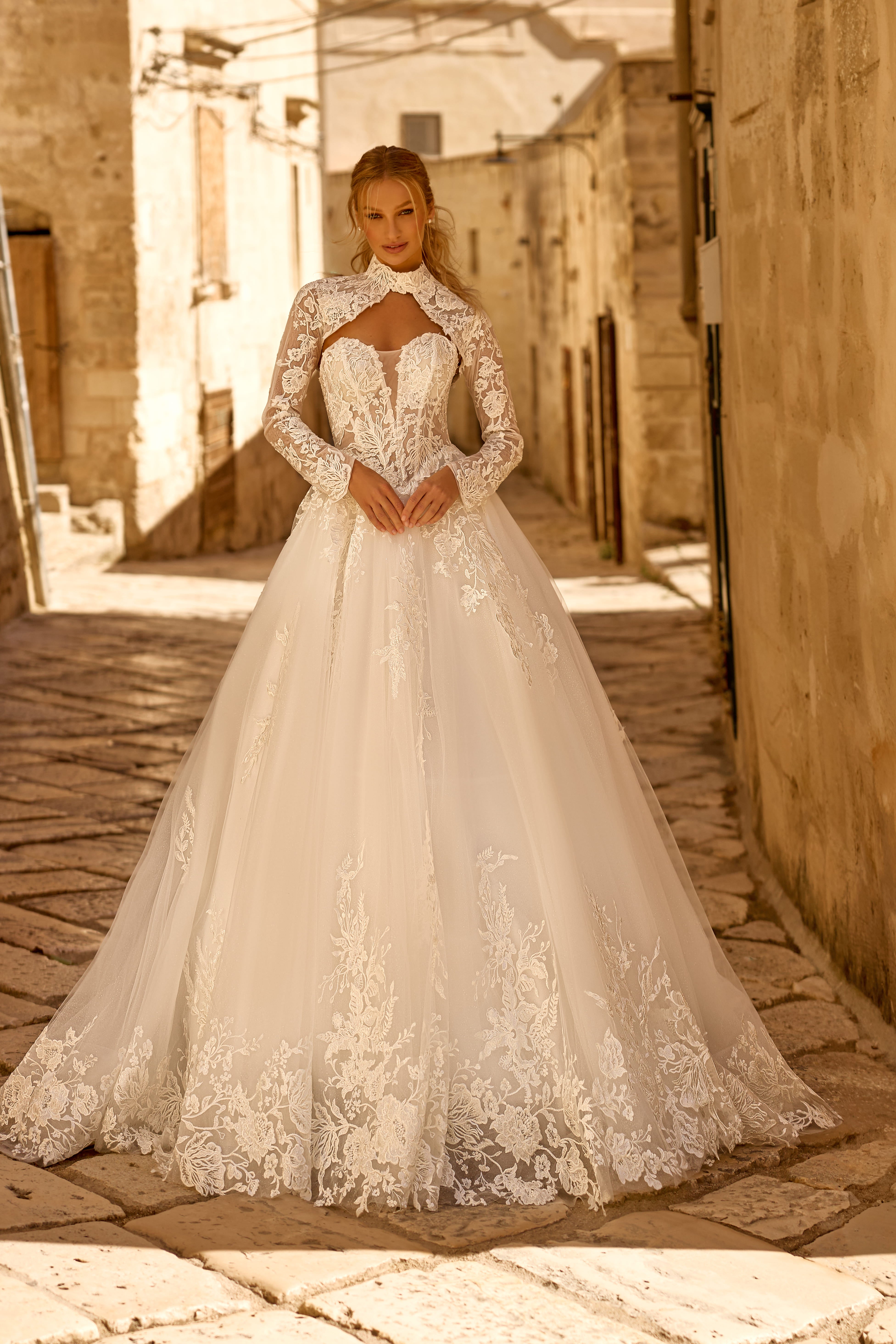 Robe de mariée 1768 – Robe princesse en tulle et dentelle à manches longues