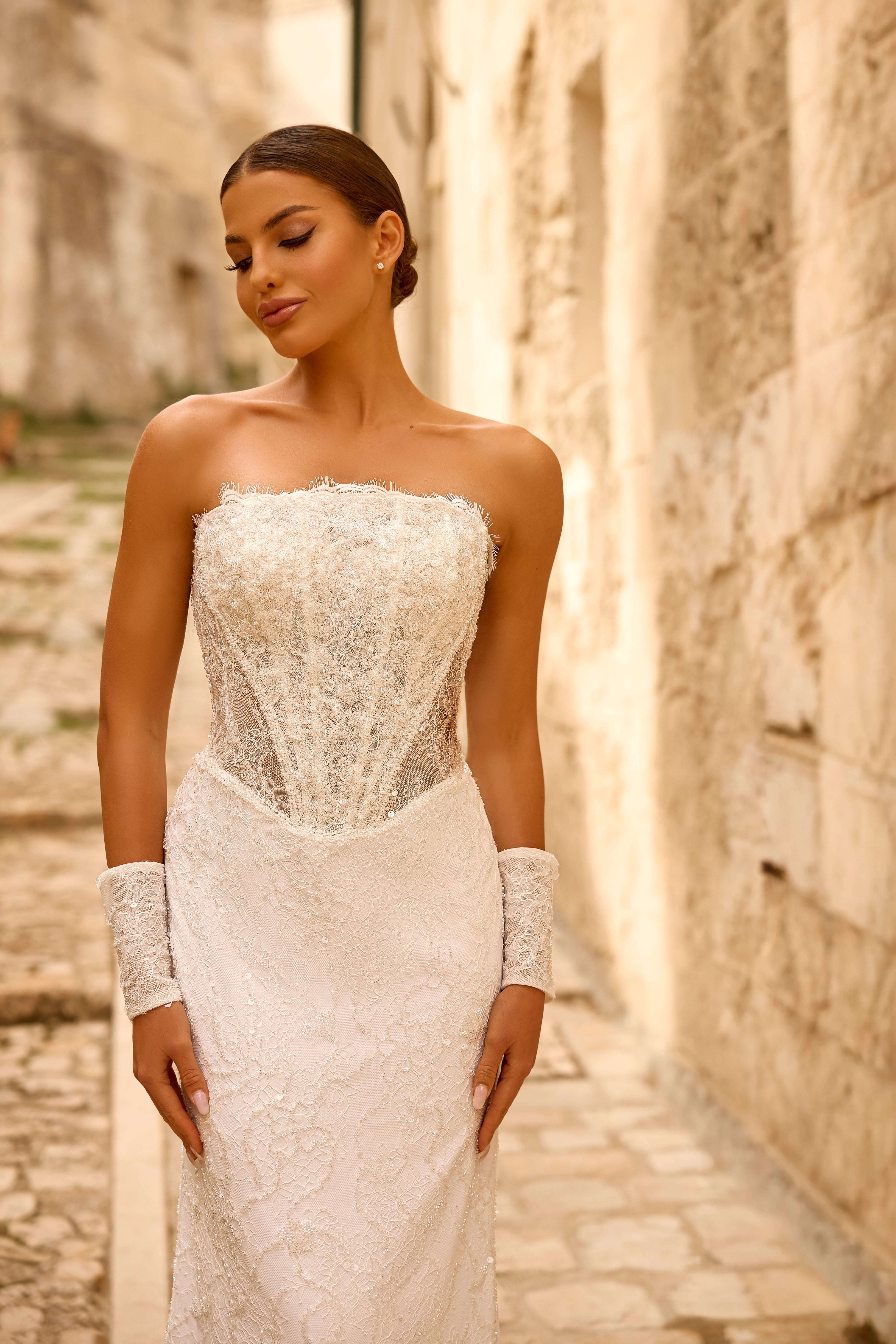 Hochzeitskleid 1769 – Schulterfreies Meerjungfrauenkleid aus Spitze