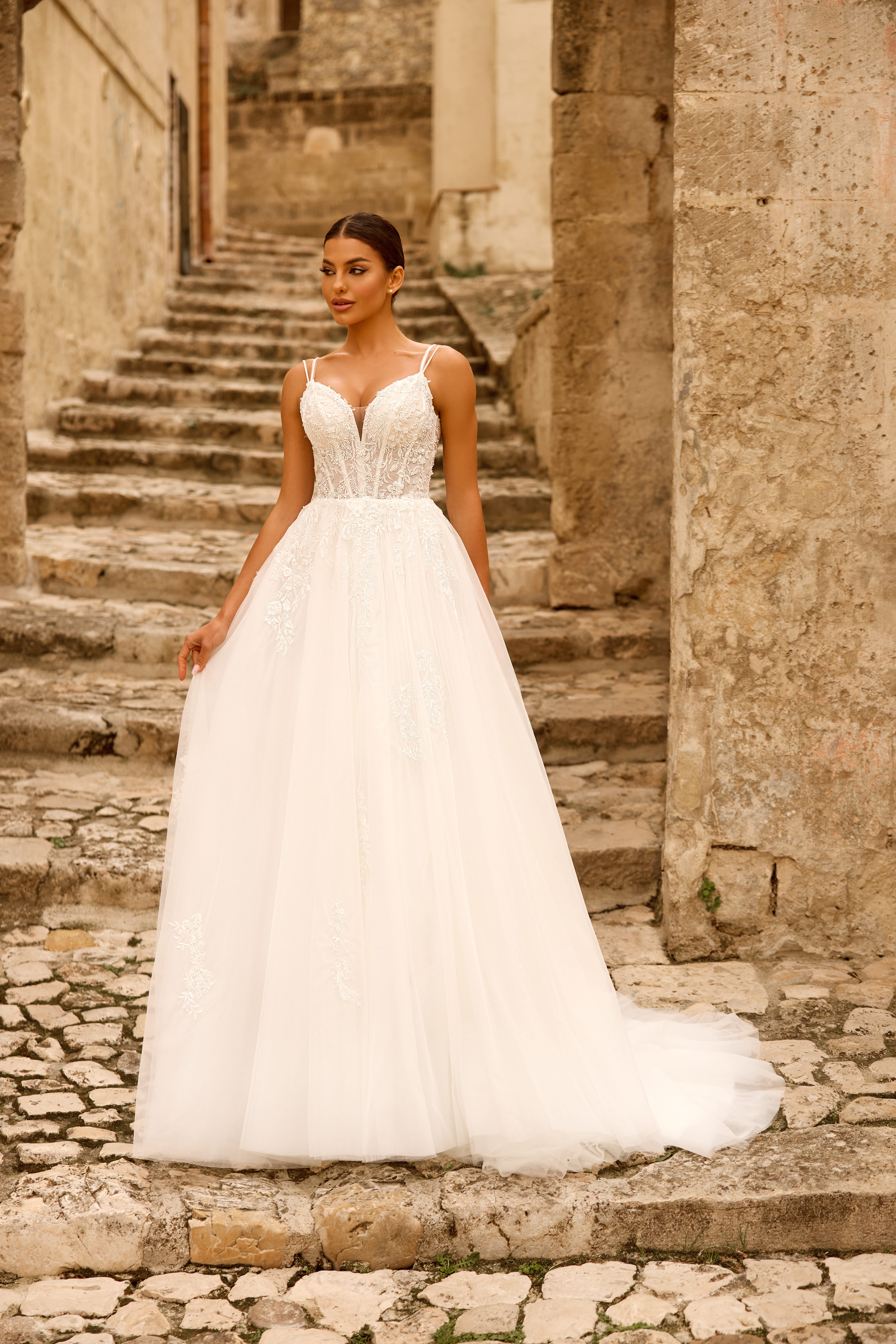 Robe de mariée 1771 – Robe princesse en tulle et dentelle dos papillon