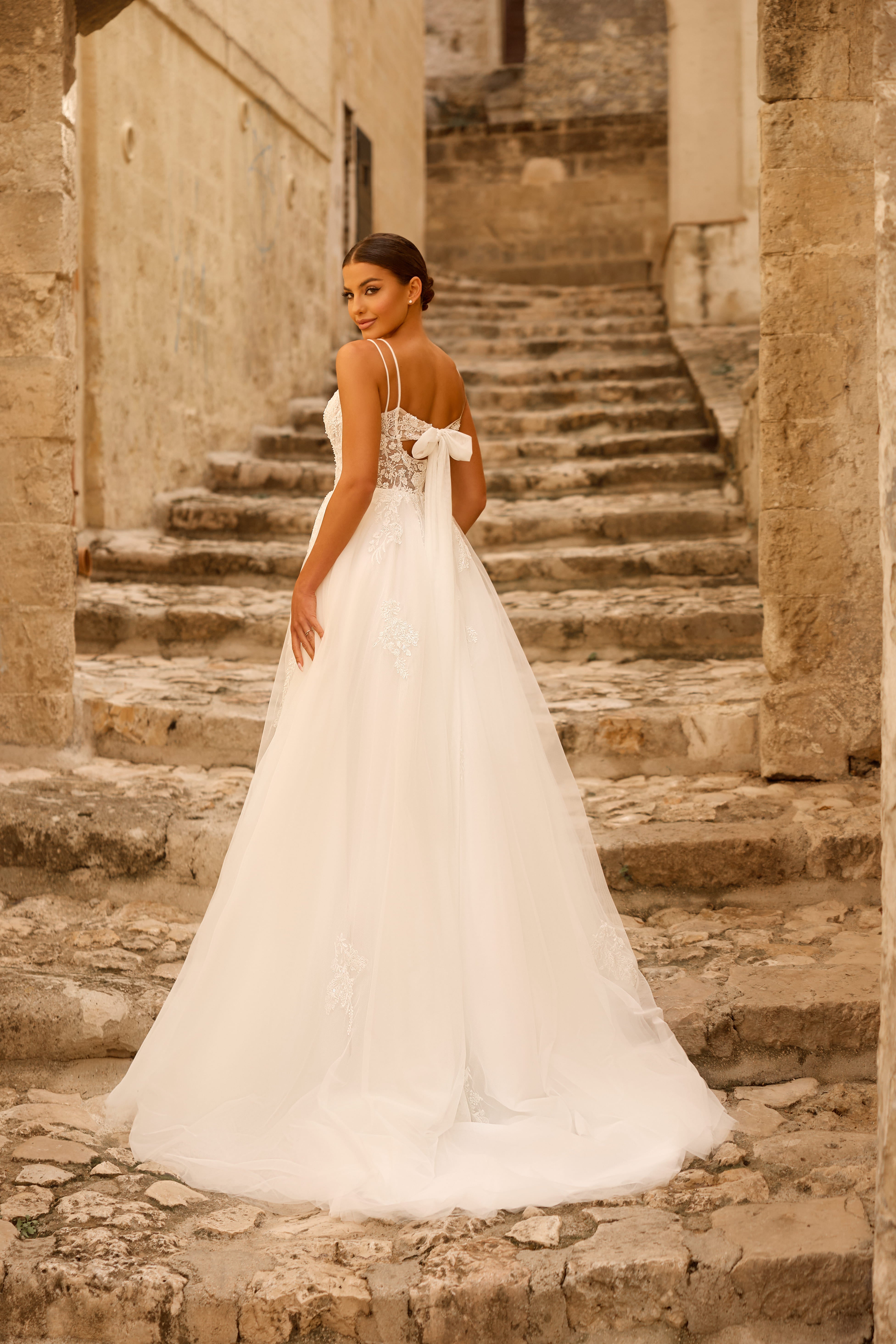 Robe de mariée 1771 – Robe princesse en tulle et dentelle dos papillon