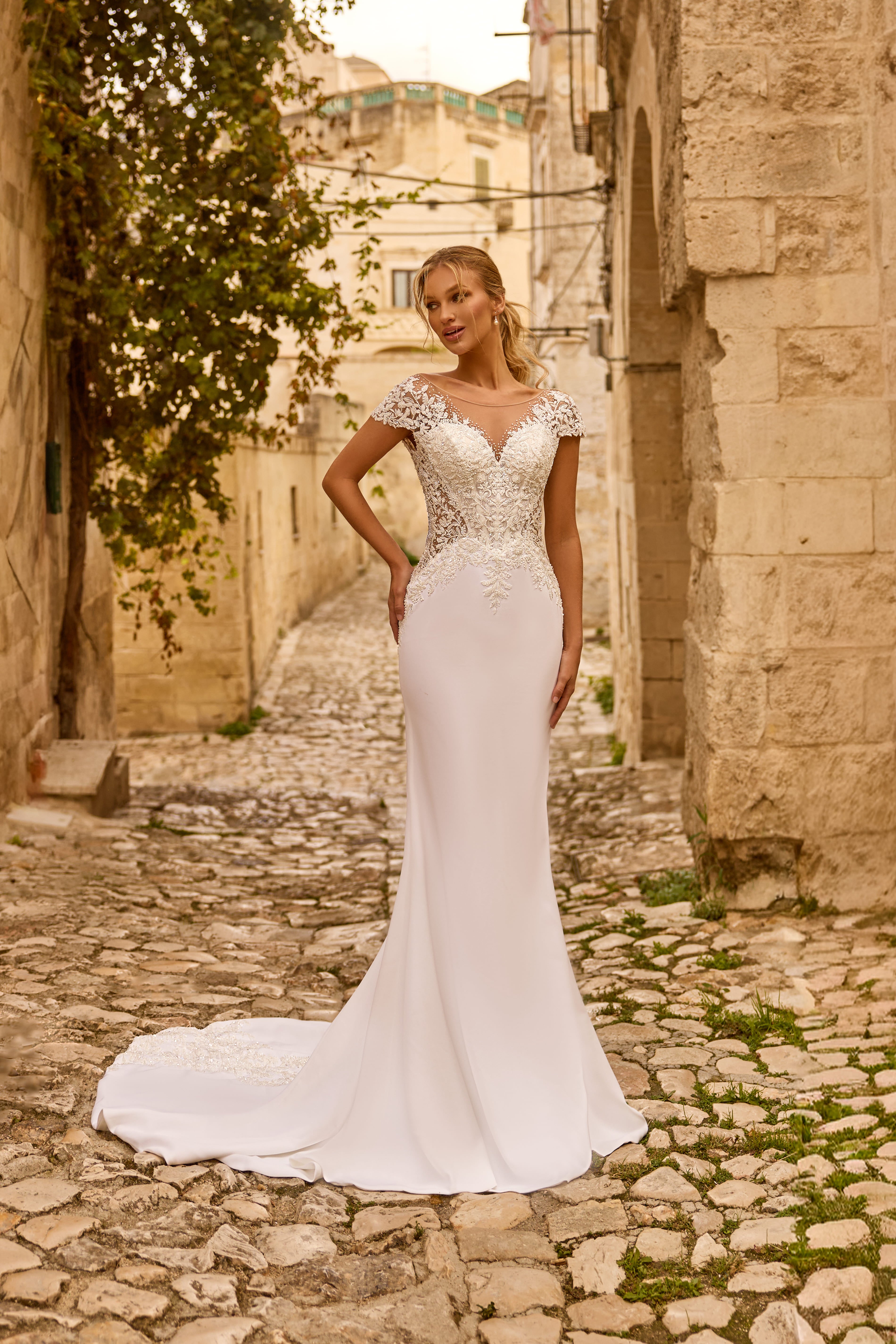 Robe de mariée 1772 – Robe sirène en dentelle et crêpe