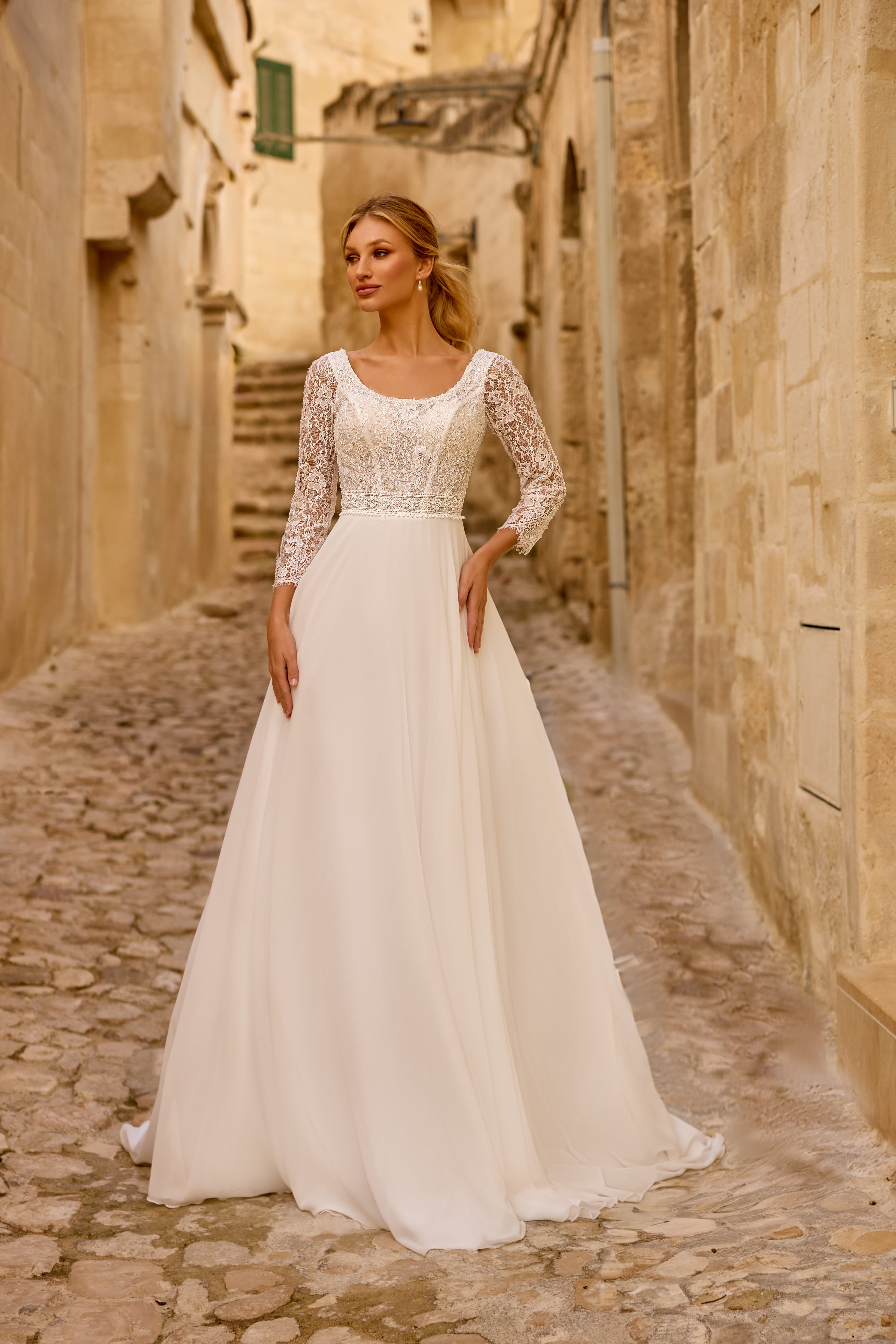 Robe de mariée 1776 – Robe ligne A à corsage en dentelle et manches longues