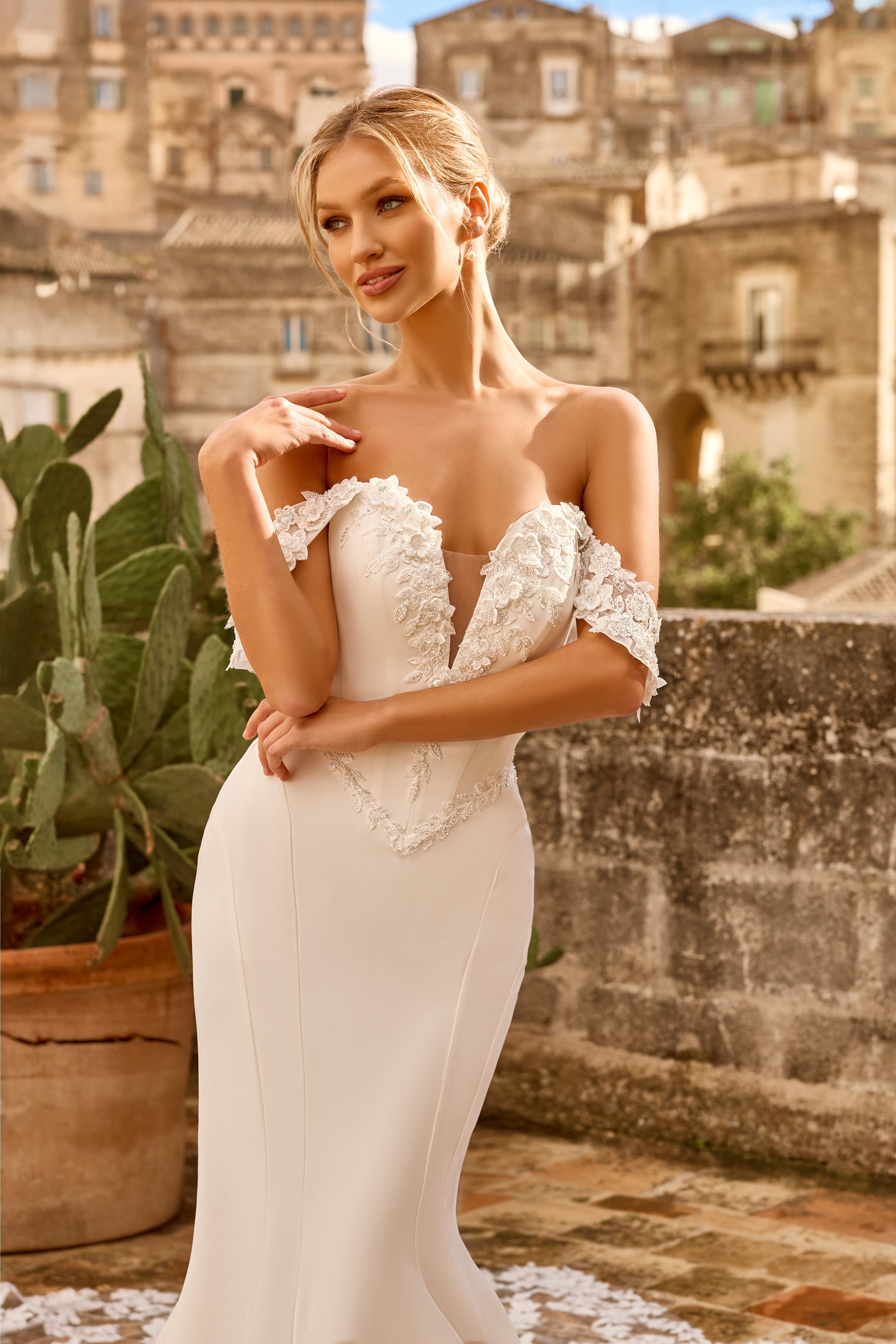 Robe de mariée 1780 – Robe sirène en satin avec dentelle