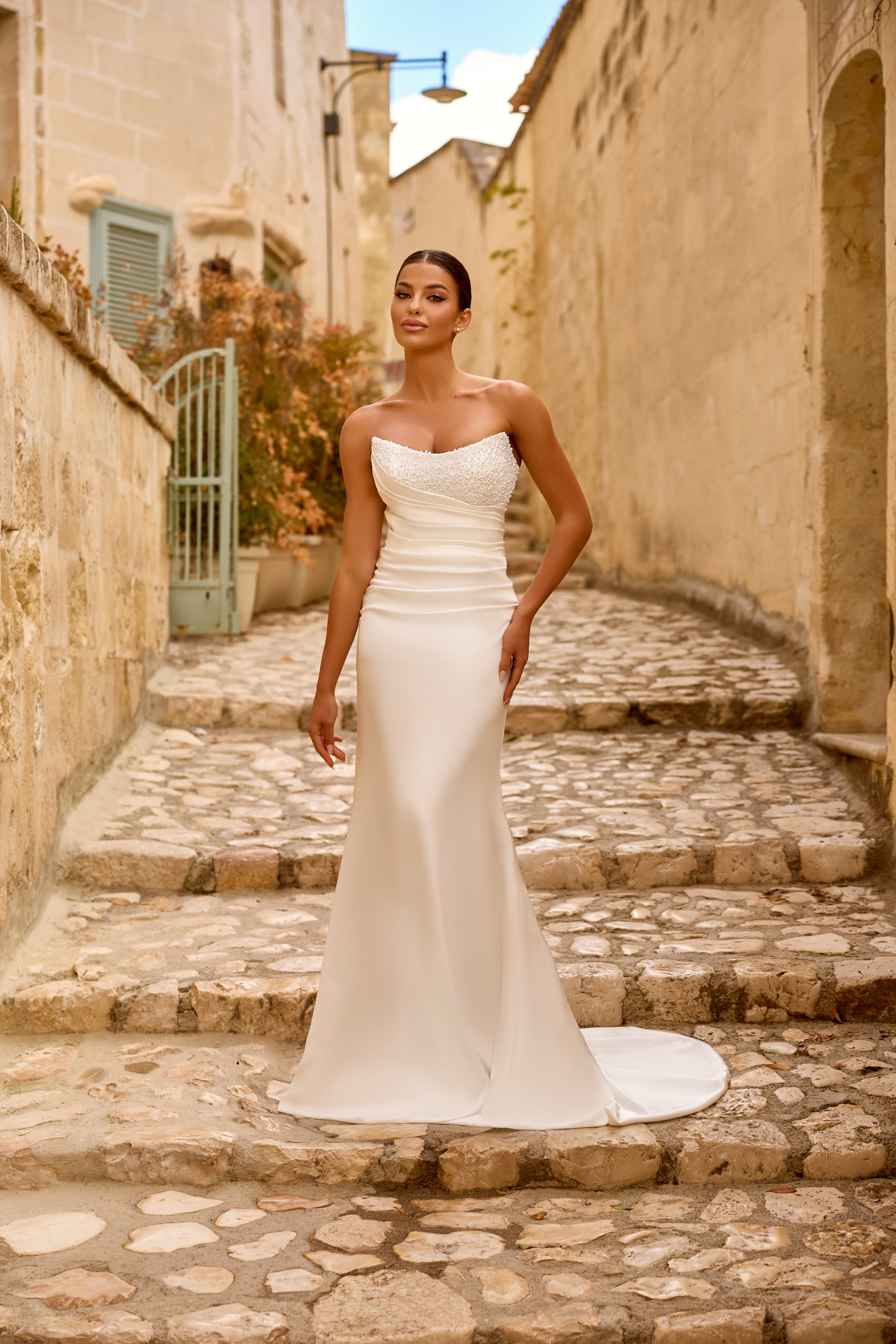 Robe de mariée 1782 – Robe bustier ajustée avec sur-jupe amovible