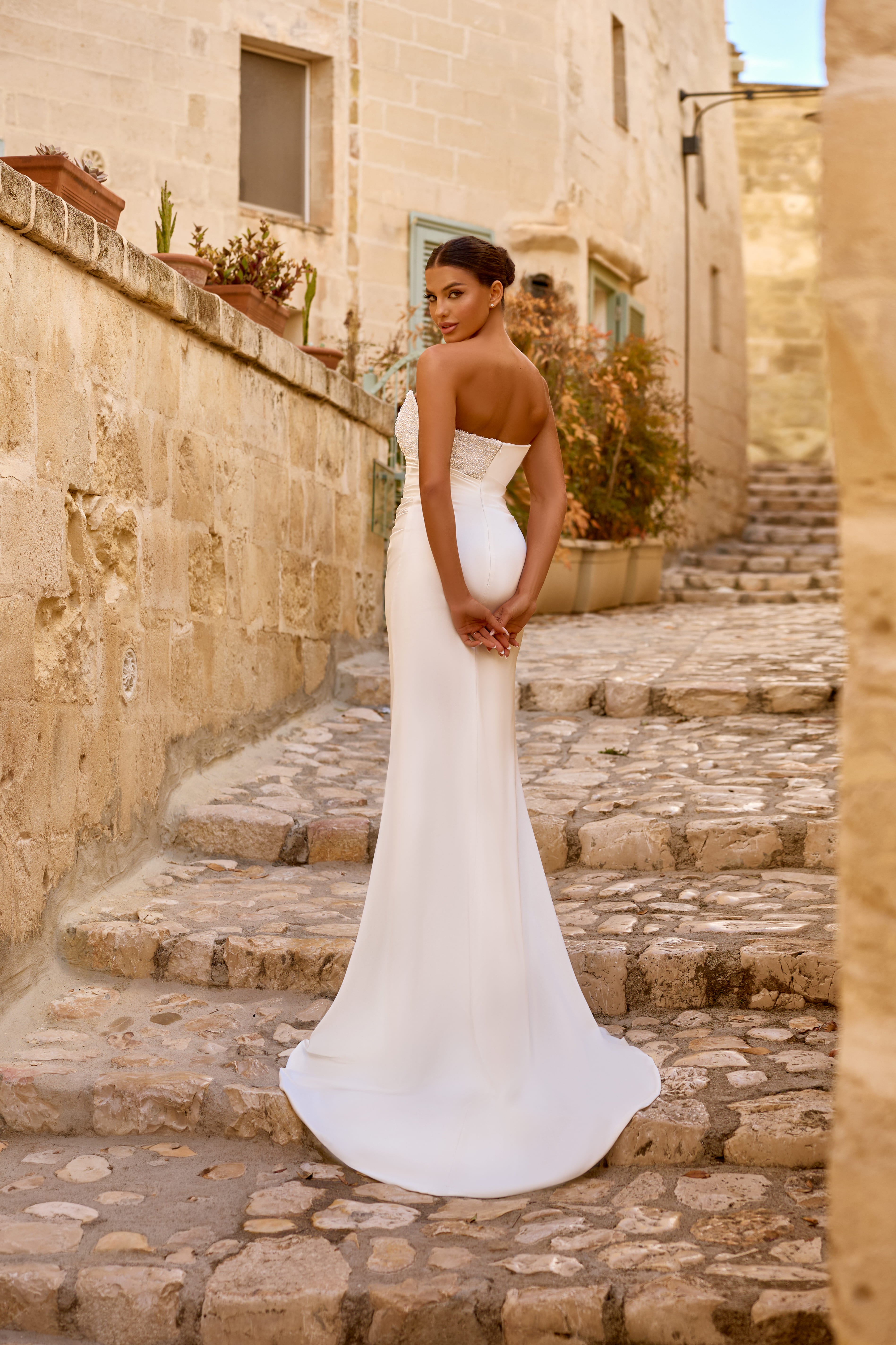 Hochzeitskleid 1782 – Trägerloses, tailliertes Kleid mit abnehmbarem Überrock