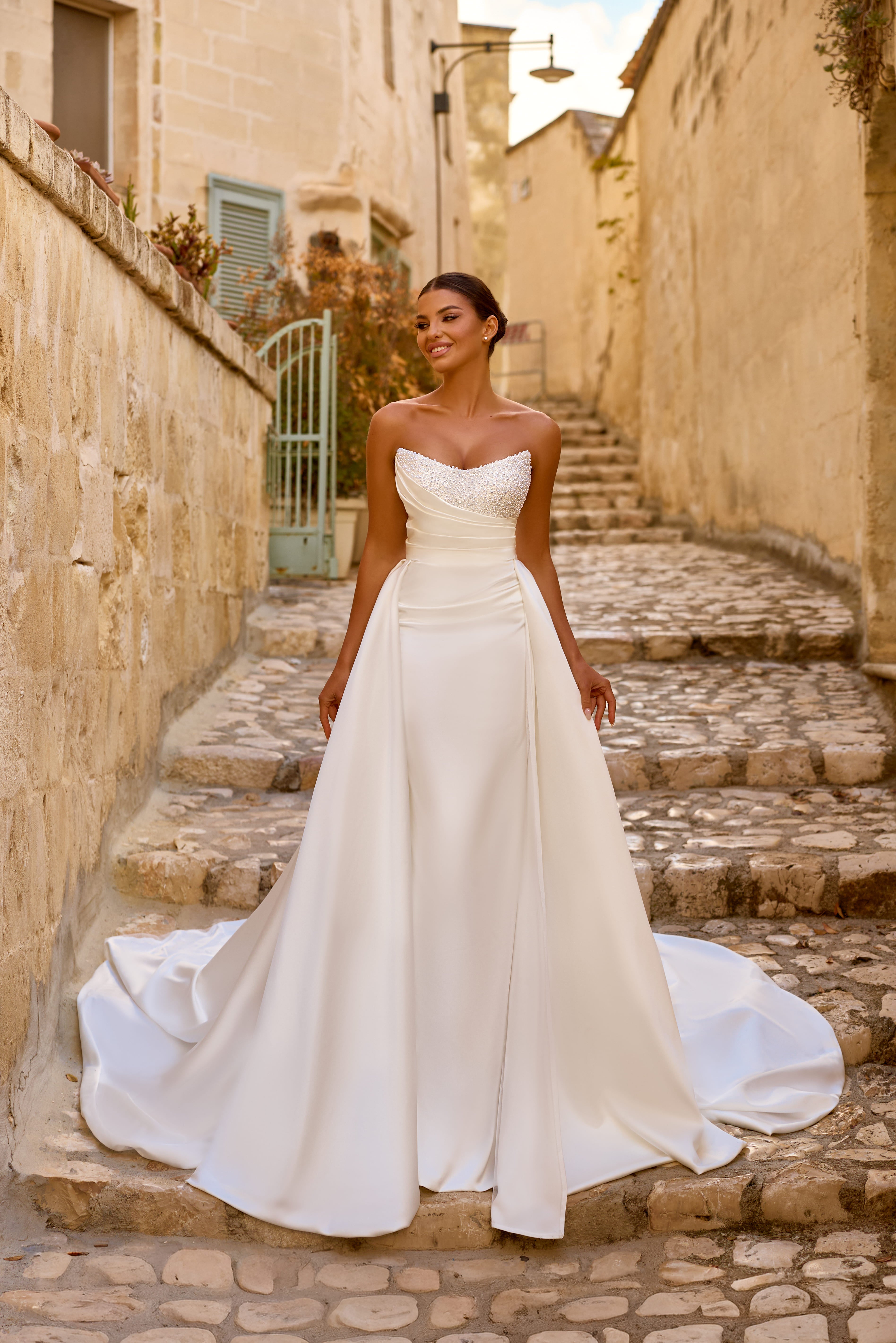 Robe de mariée 1782 – Robe bustier ajustée avec sur-jupe amovible