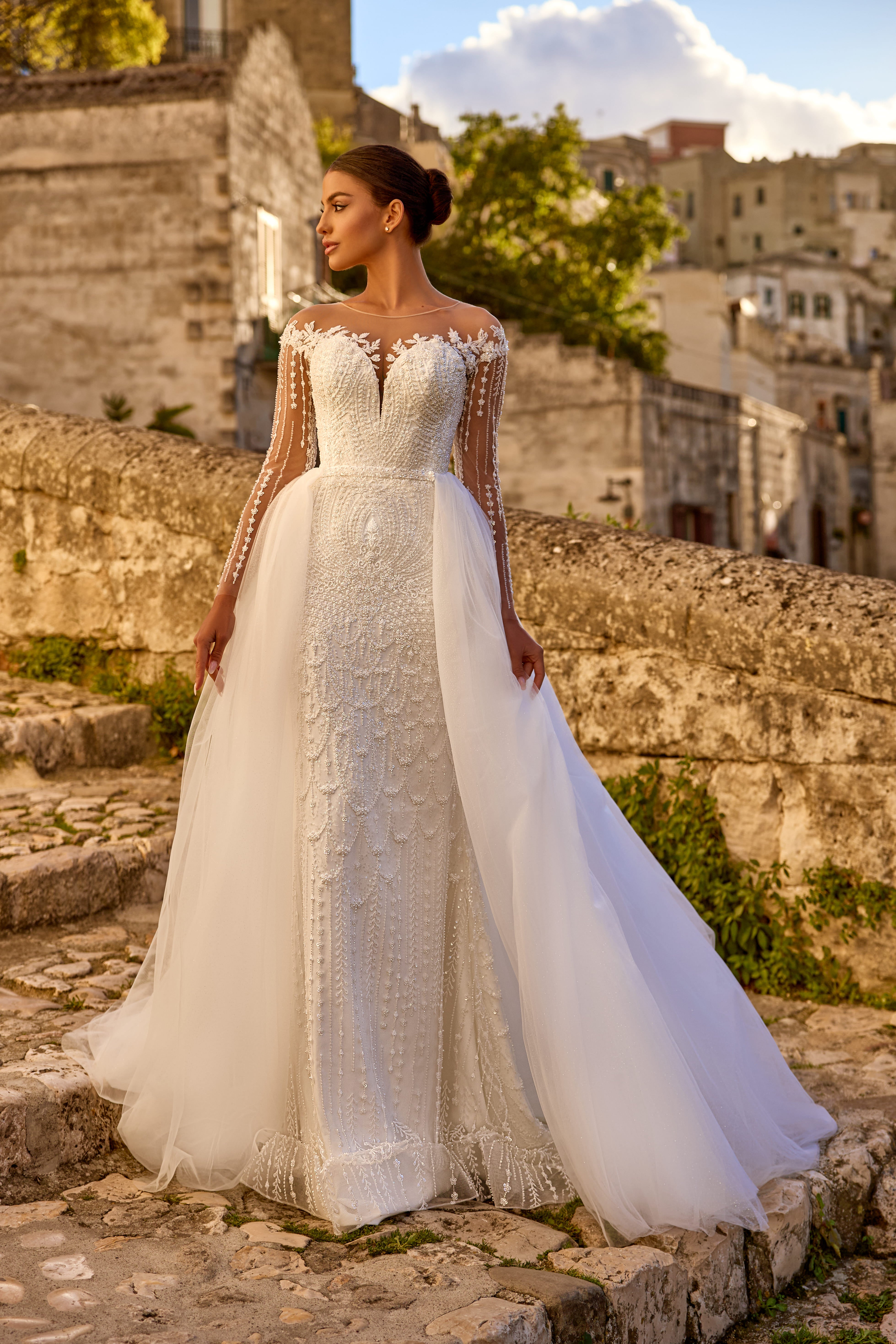 Hochzeitskleid 1784 – Perlenbesetztes Spitzenkleid mit abnehmbarem Überrock