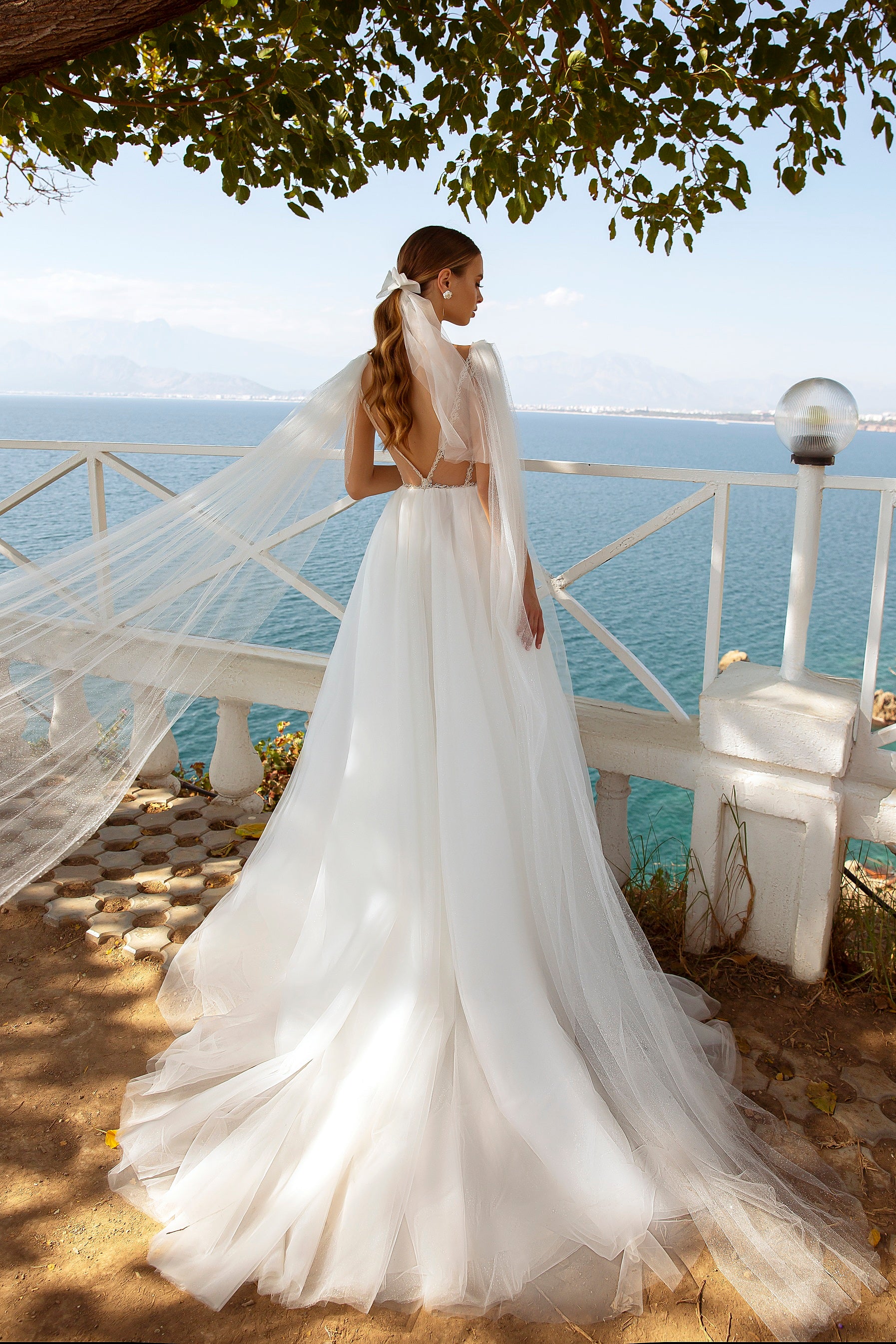 Robe de mariée Lady Di Bride 706 – Jupe princesse en tulle brillant et bretelles effet cape