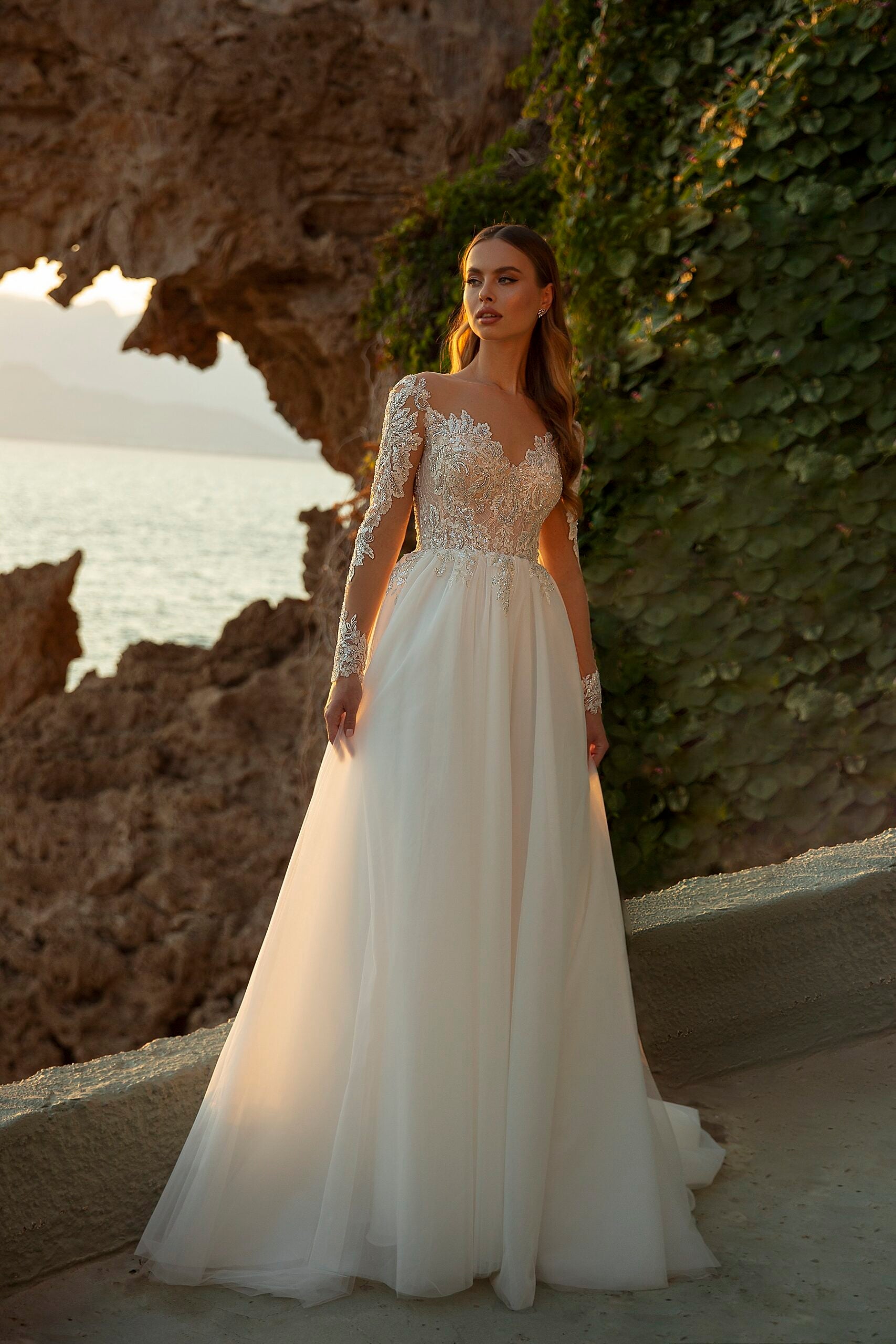 Robe de mariée princesse manches longues en dentelle et jupe tulle fluide – Modèle 711