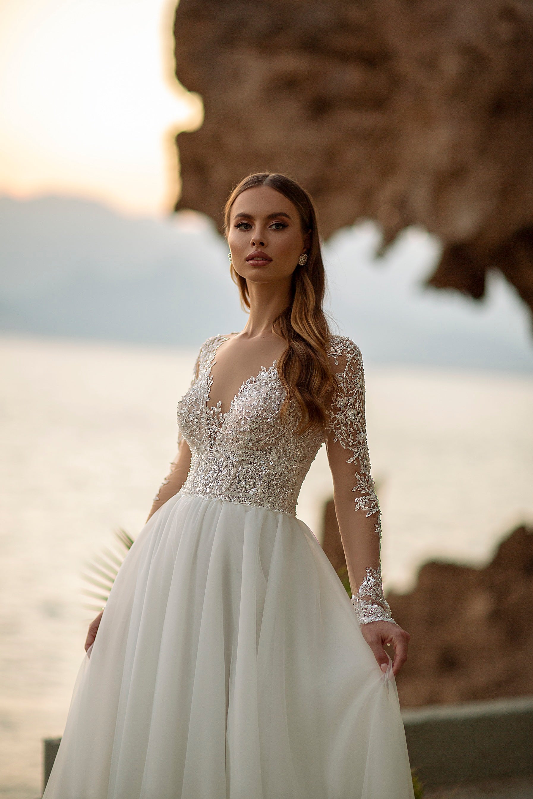 Robe de mariée princesse manches longues en dentelle et jupe tulle fluide – Modèle 713
