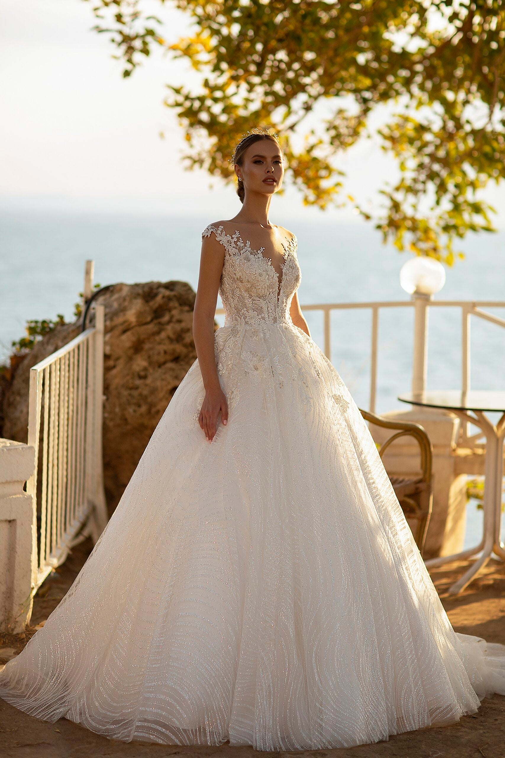 Robe de mariée princesse scintillante en dentelle florale et jupe volumineuse – Modèle 729