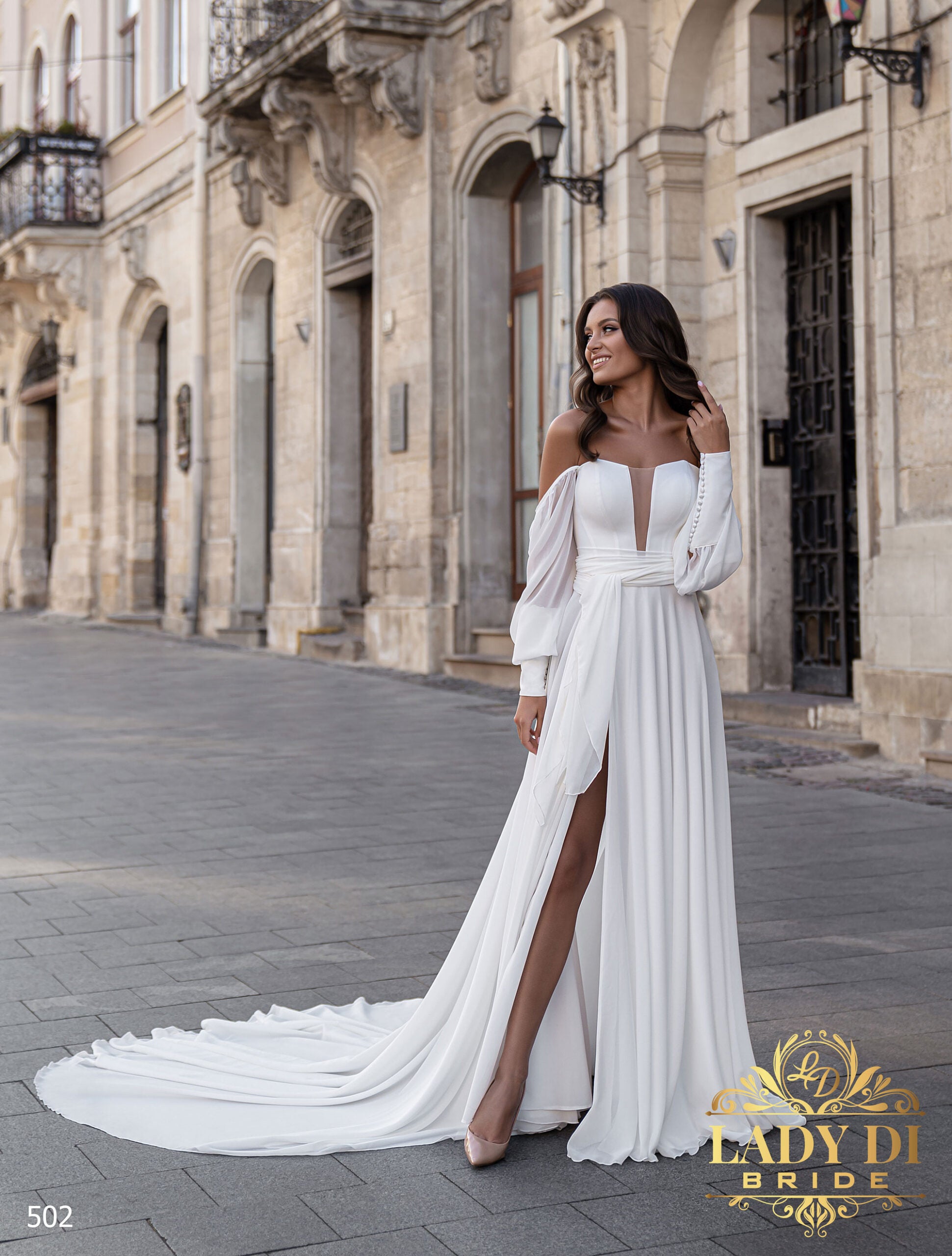 Robe de mariée fluide à fente et manches bouffantes – Modèle 502 Lady Di Bride