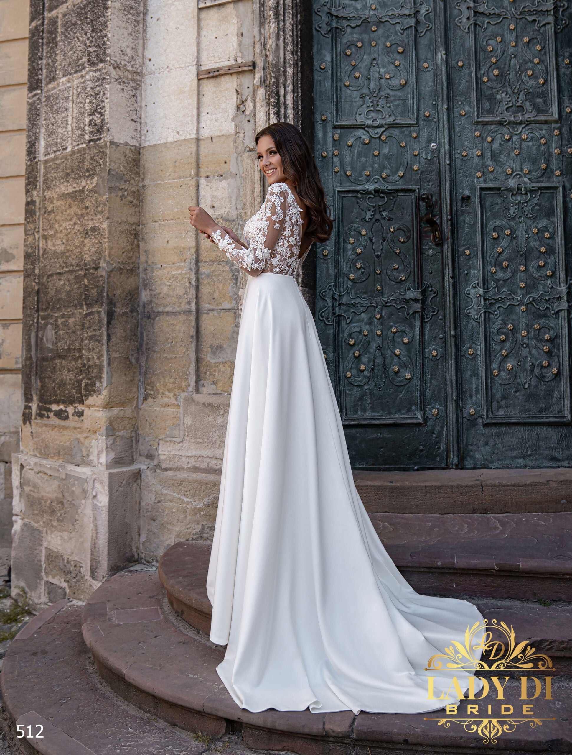 Robe de mariée bohème brodée satin manteau amovible manches longues – Lady Di 512 sur mesure