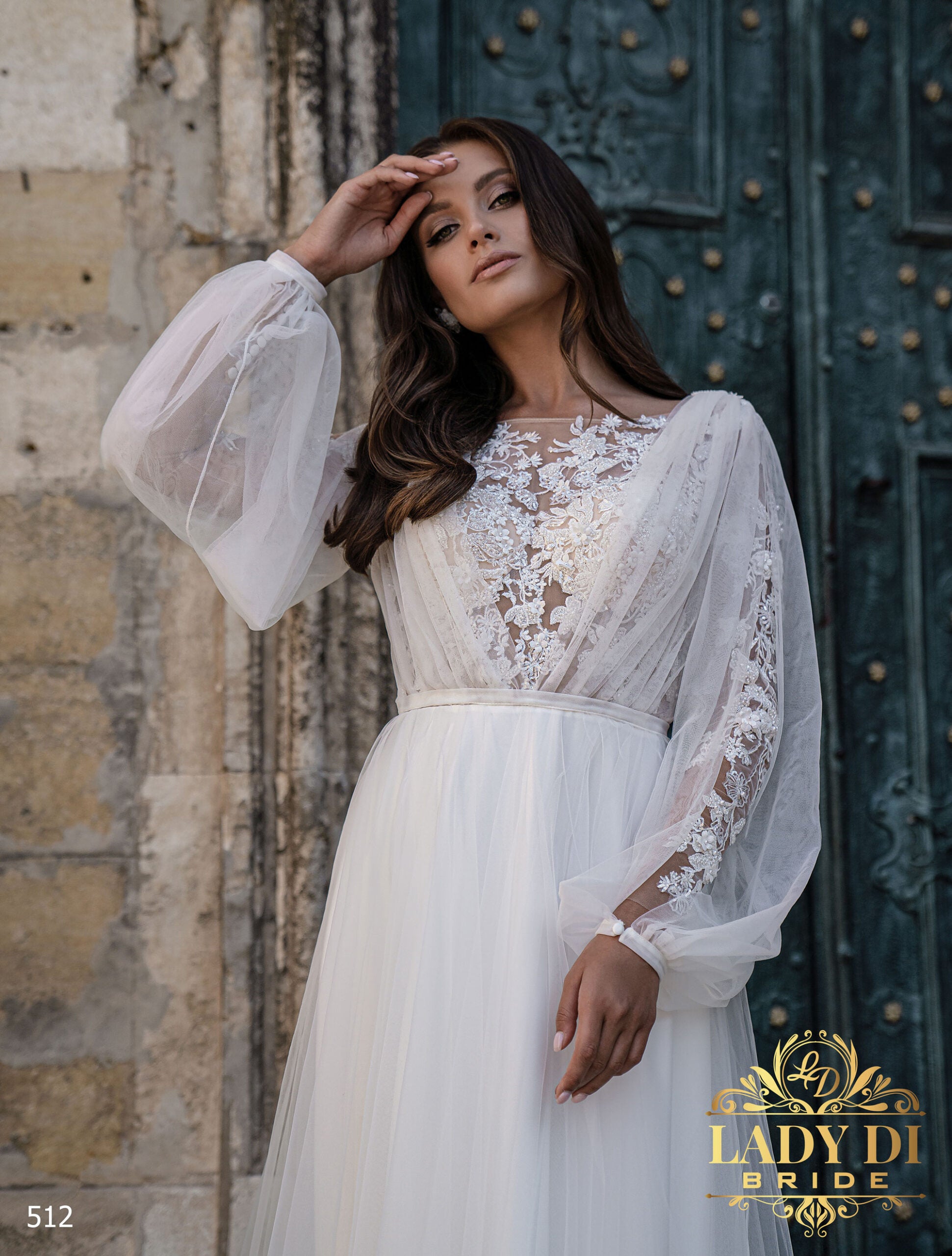 Robe de mariée bohème brodée satin manteau amovible manches longues – Lady Di 512 sur mesure