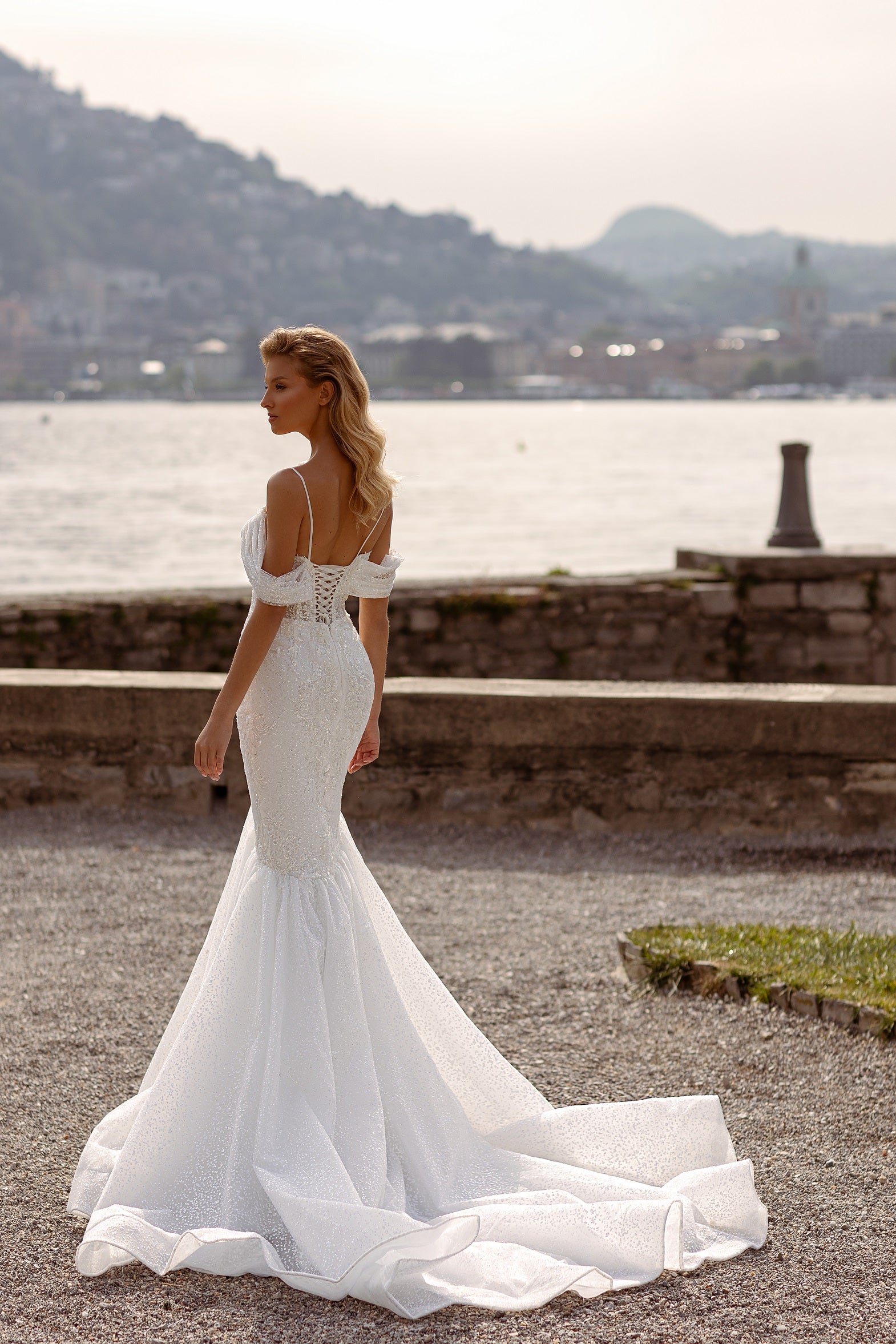 Robe de mariée Lady Di Bride 1031 – Coupe sirène, corset & jupe scintillante