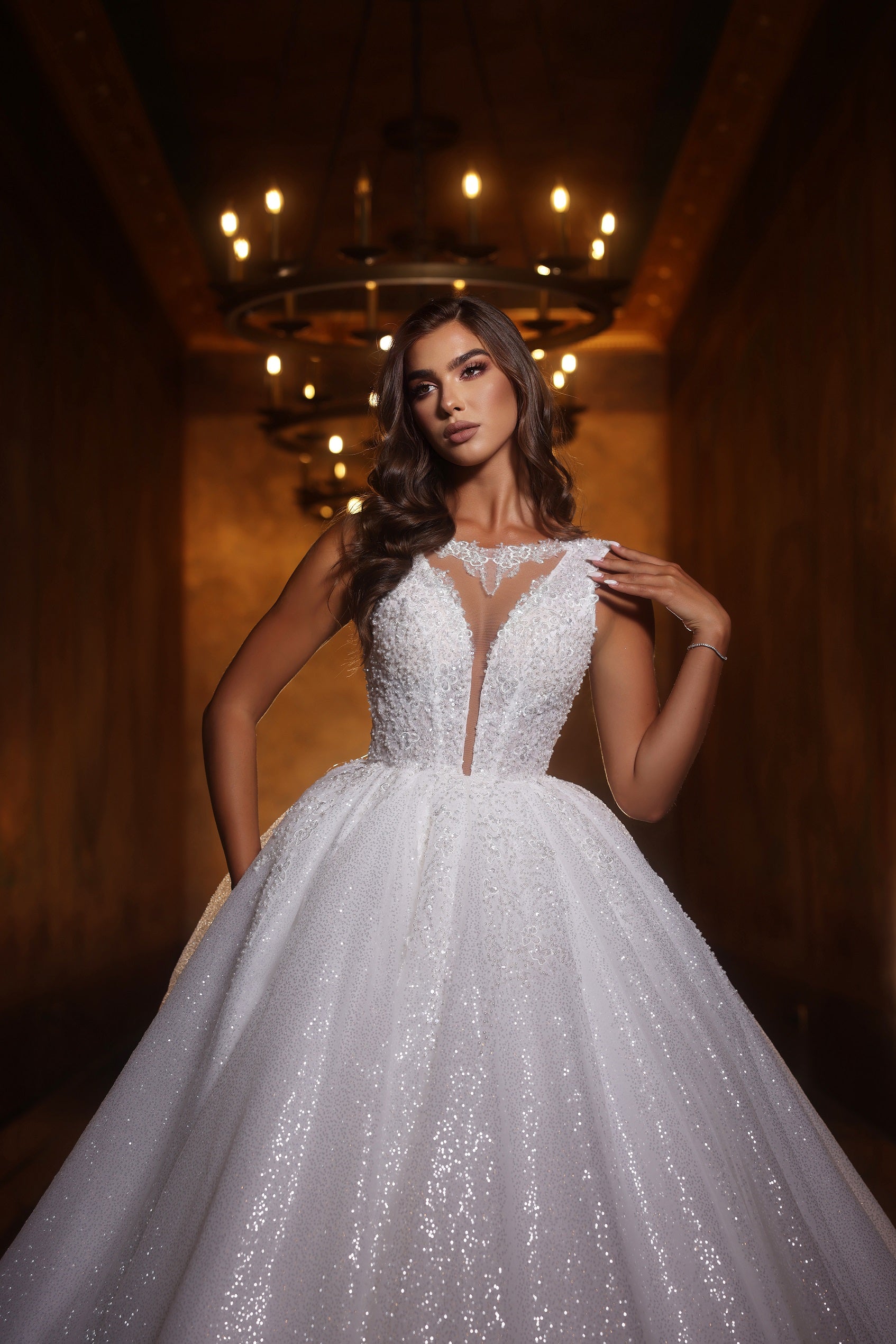 Robe de mariée Lady Di Bride 1114 – Princesse volumineuse scintillante à décolleté illusion collier