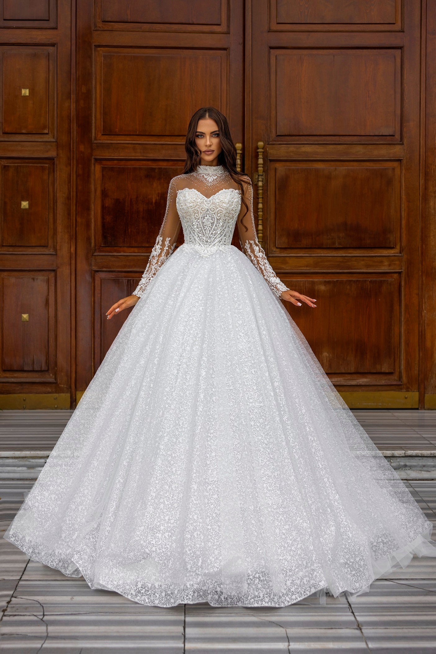 Robe de mariée Lady Di Bride 1115 – Princesse col haut, manches longues, dentelle, brillant