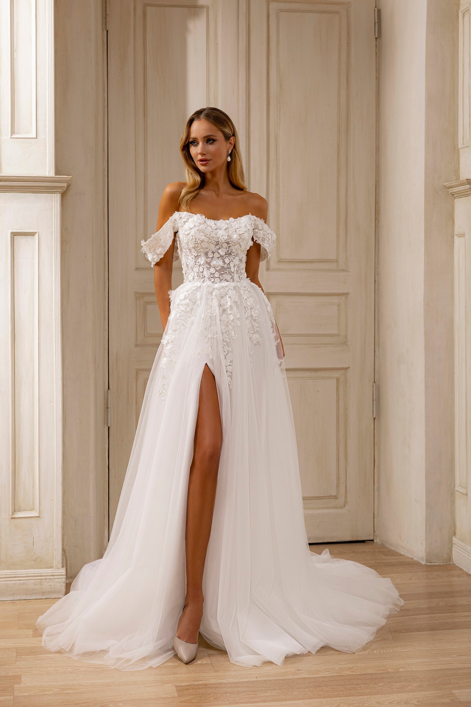 Robe de mariée Lady Di Bride 1204 – A-line en tulle avec dentelle à relief et épaules dénudées