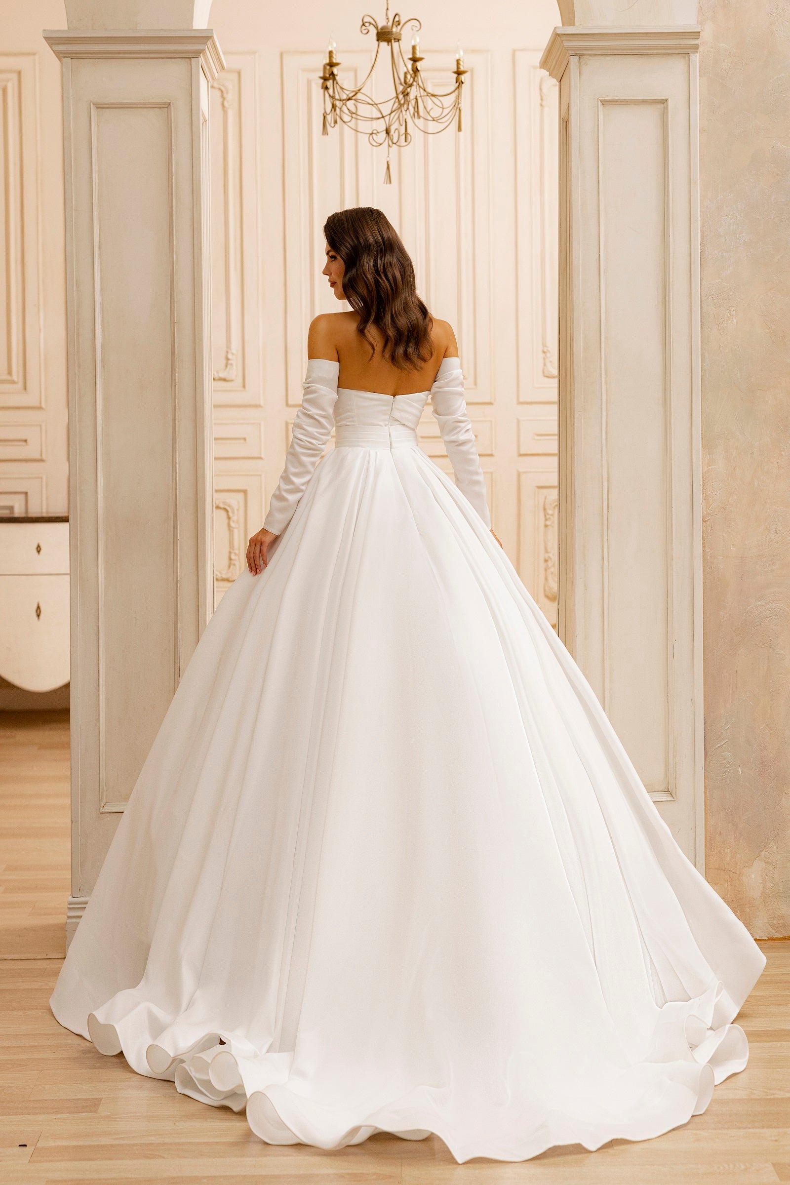 Robe de mariée Lady Di Bride 1220 – Princesse en satin royal scintillant avec manches amovibles