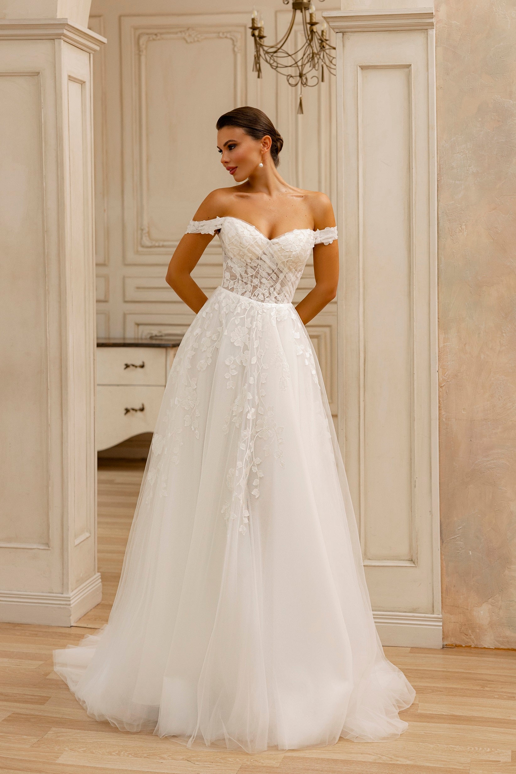 Robe de mariée Lady Di Bride 1228 – A-line en tulle et dentelle flora, épaules dénudées, col bateau