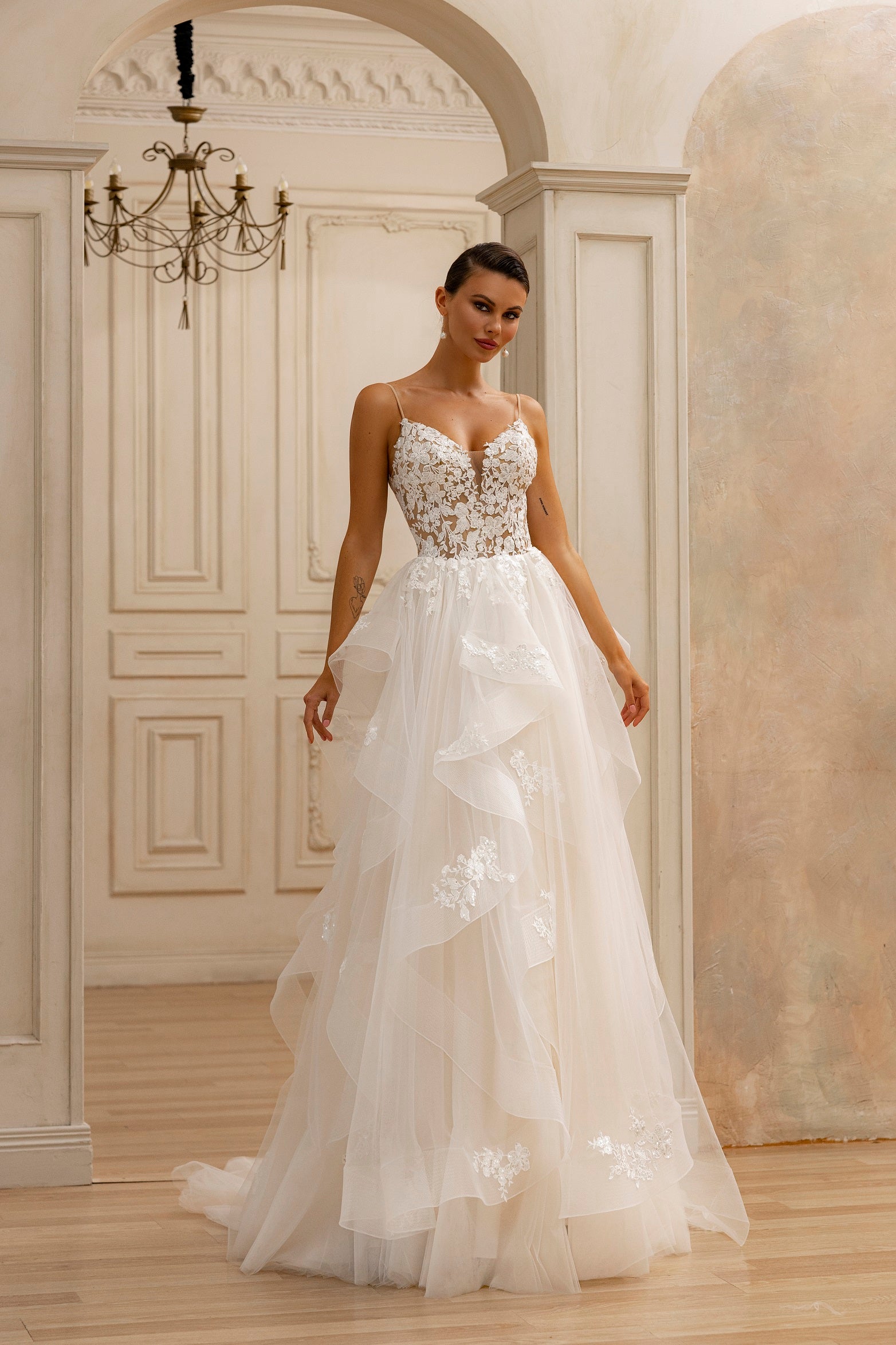 Robe de mariée Lady Di Bride 1229 – fines bretelles, dentelle et jupe déstructuré en tulle