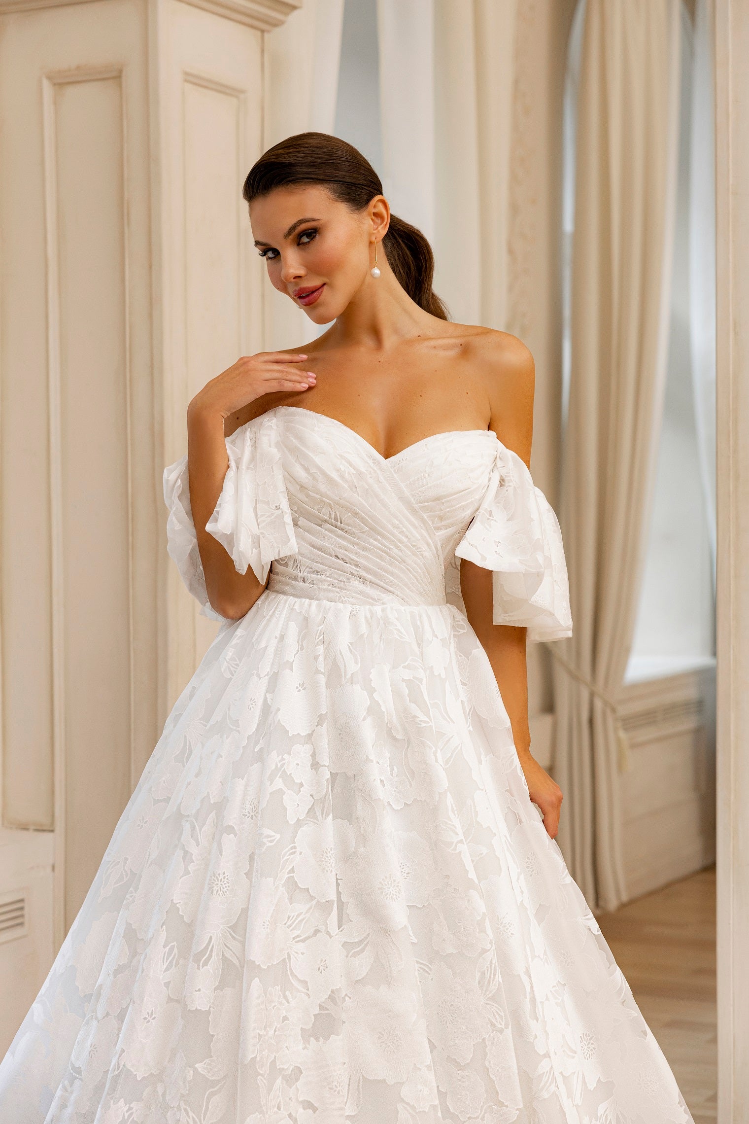 Robe de mariée Lady Di Bride 1230 – Style princesse en tulle brodé et manches bouffantes amovibles