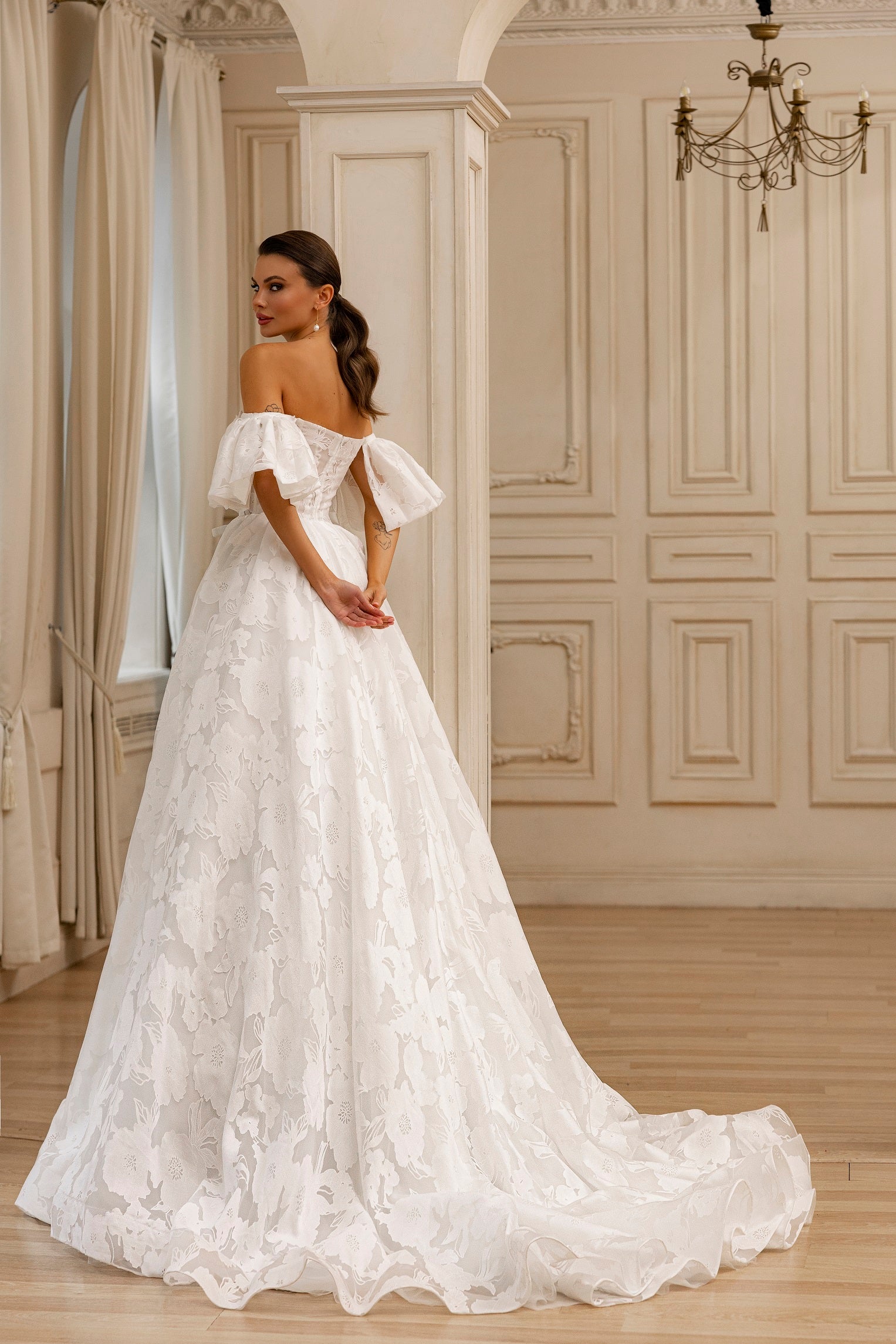 Robe de mariée Lady Di Bride 1230 – Style princesse en tulle brodé et manches bouffantes amovibles