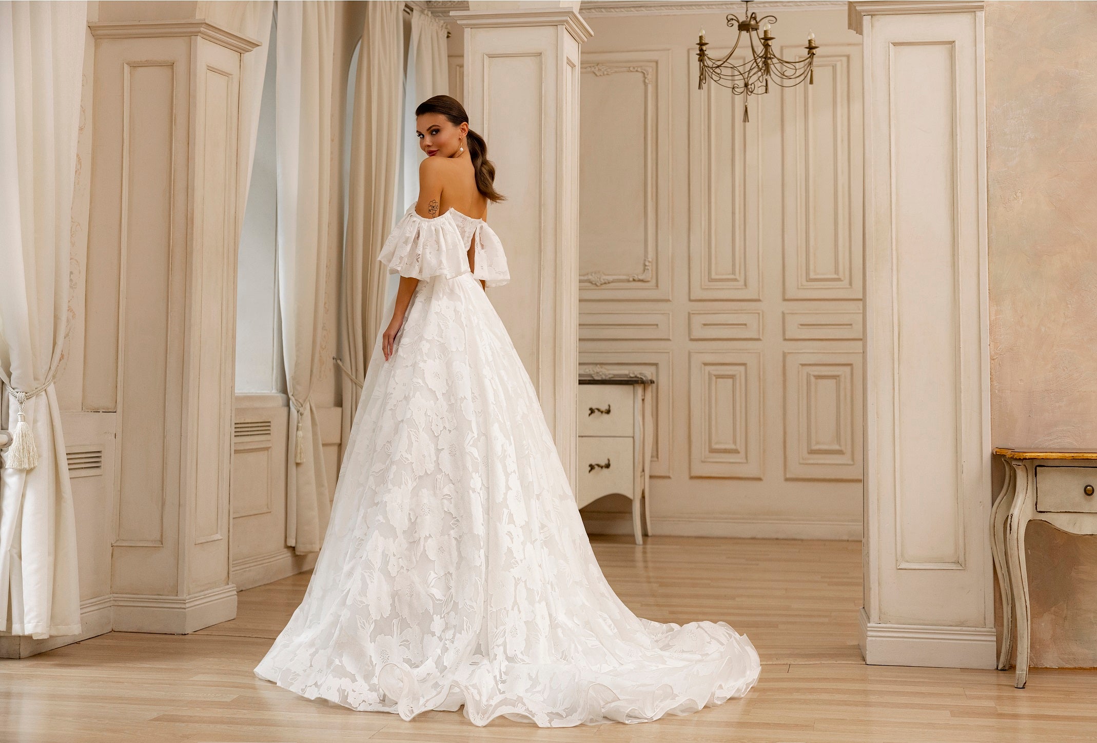 Robe de mariée Lady Di Bride 1230 – Style princesse en tulle brodé et manches bouffantes amovibles