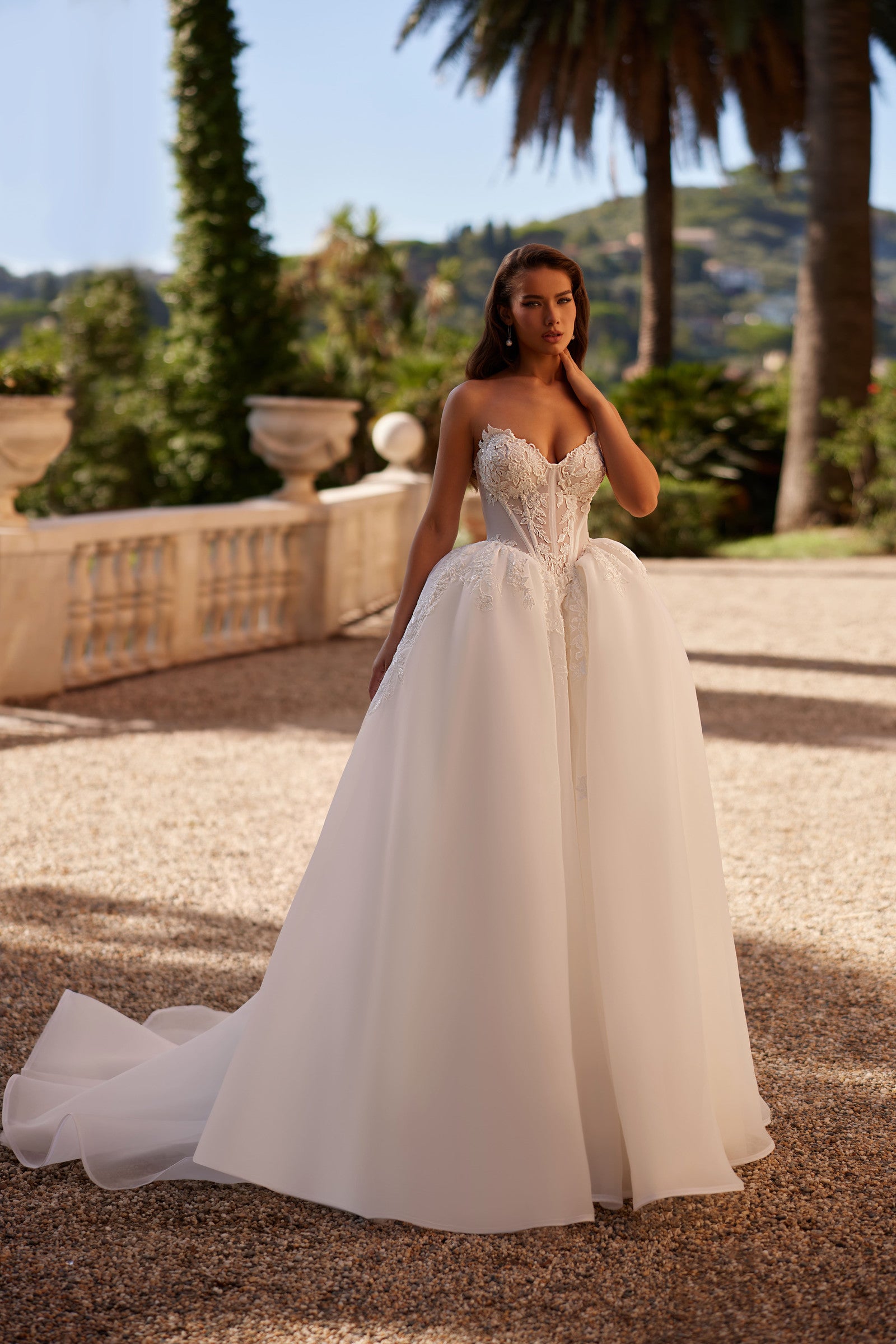 Robe de mariée Lady Di Bride 1405 – Bustier en pointe brodé et jupe princesse organza