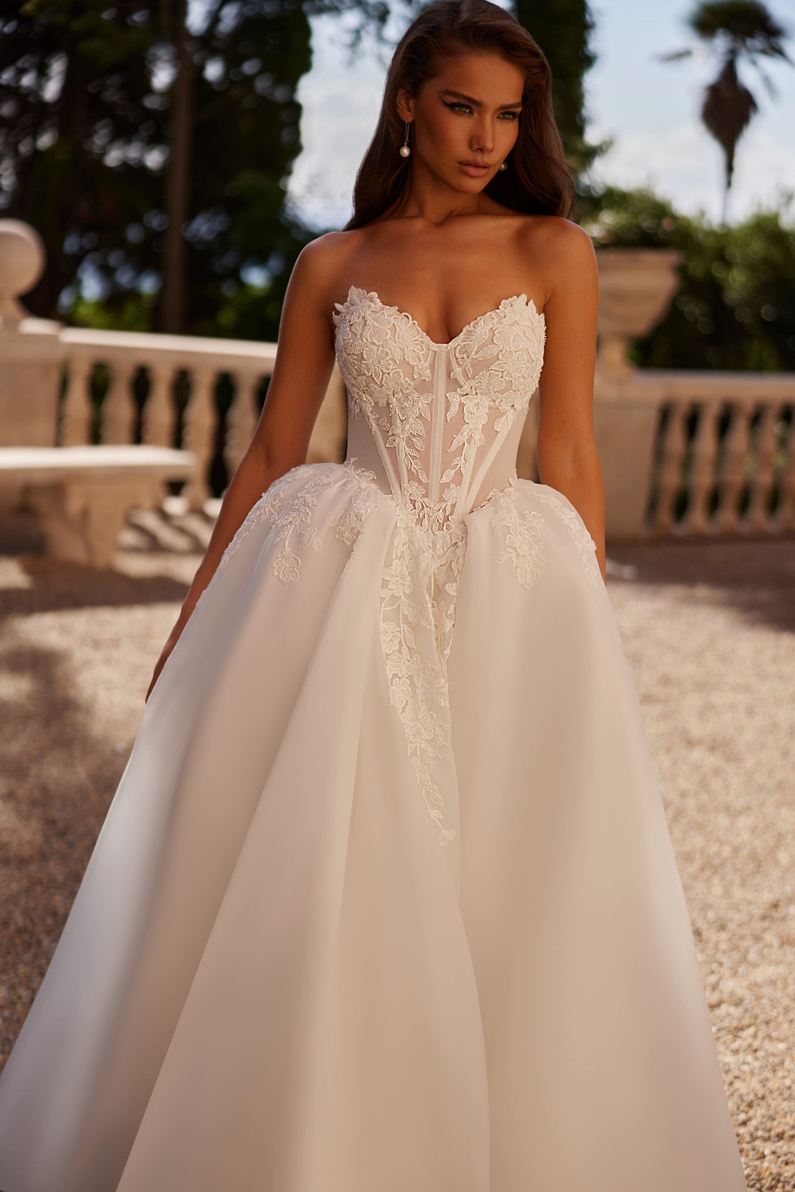 Robe de mariée Lady Di Bride 1405 – Bustier en pointe brodé et jupe princesse organza