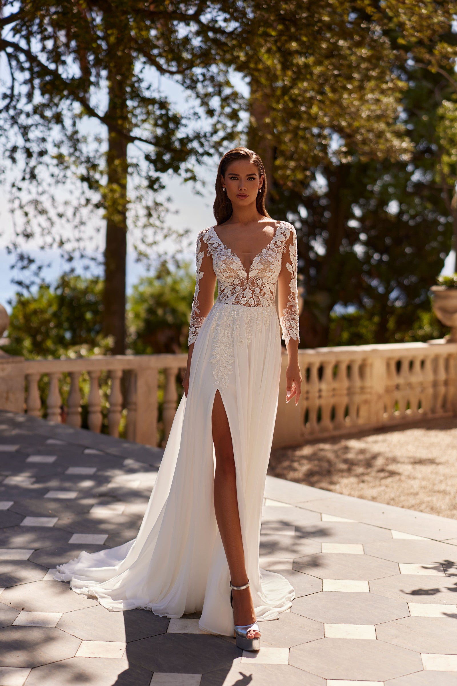 Robe de mariée bohême Lady Di Bride 1408 –  Mousseline, manches longues, dentelle et fente