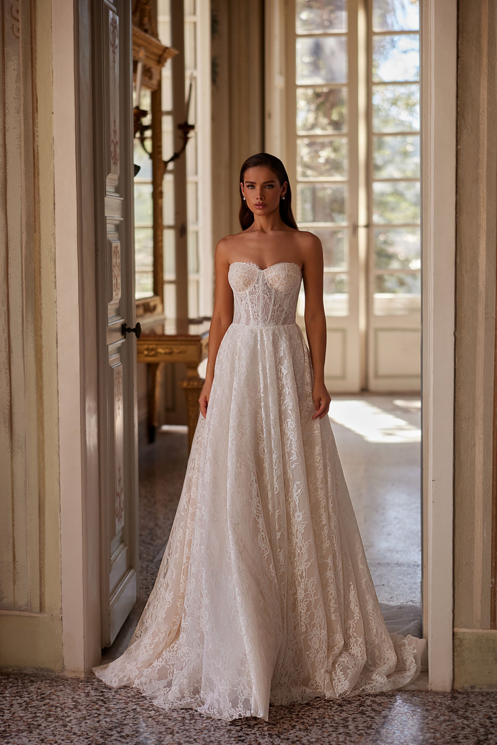 Robe de mariée Lady Di Bride 1410 – Élégance tout en dentelle bustier corset A-line