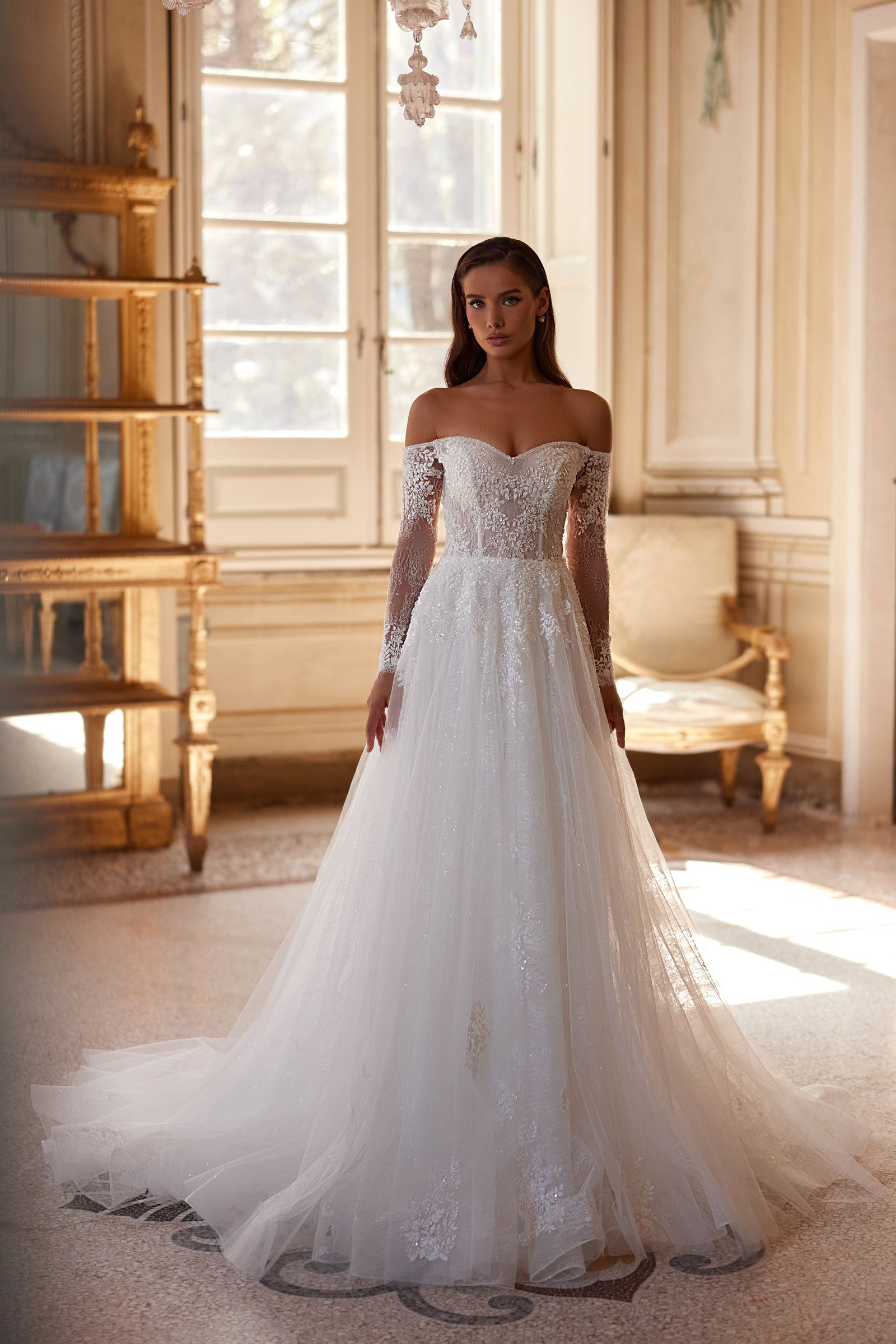Robe de mariée Lady Di Bride 1411 – A-line dentelle avec manches longues et épaules dénudées