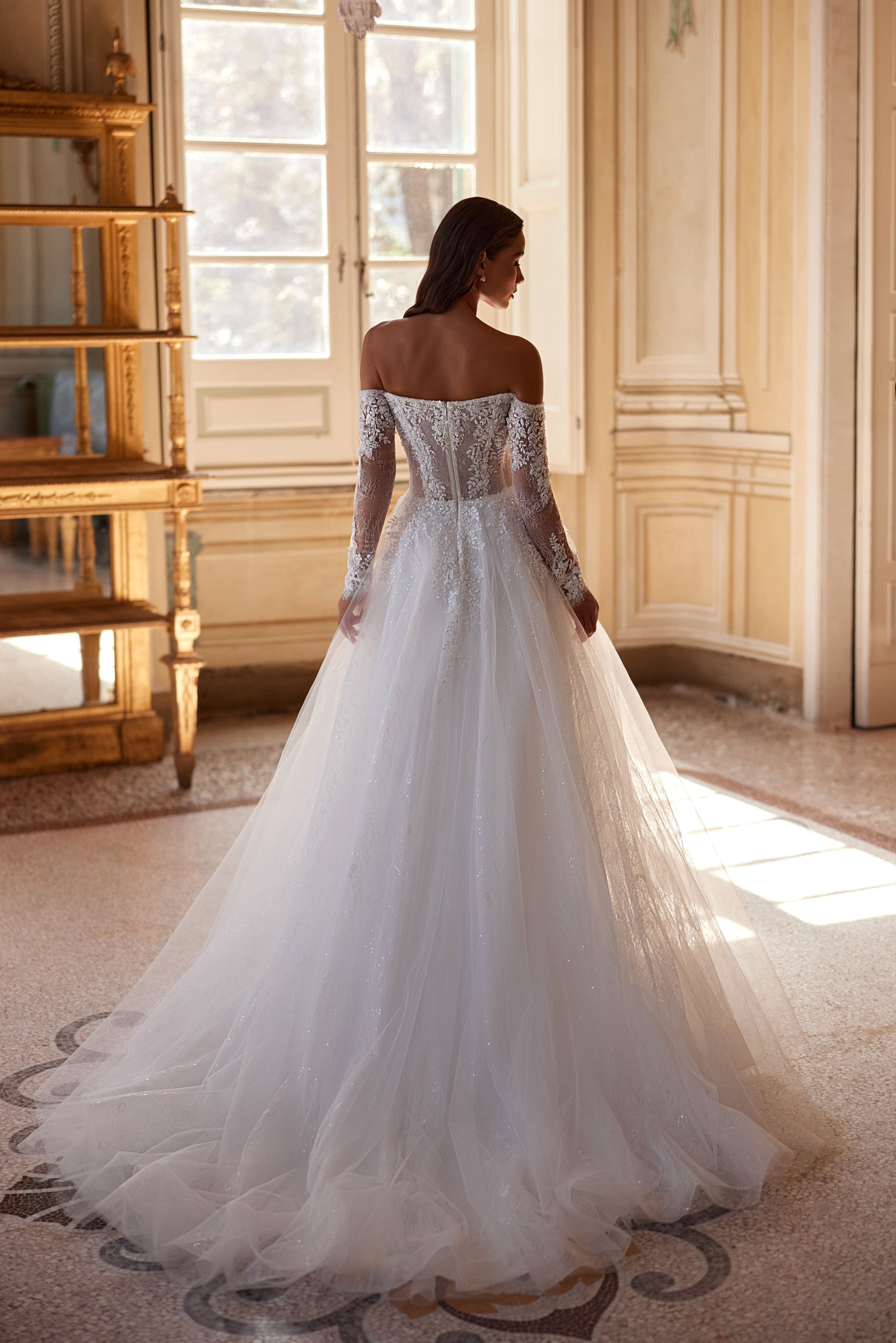 Robe de mariée Lady Di Bride 1411 – A-line dentelle avec manches longues et épaules dénudées