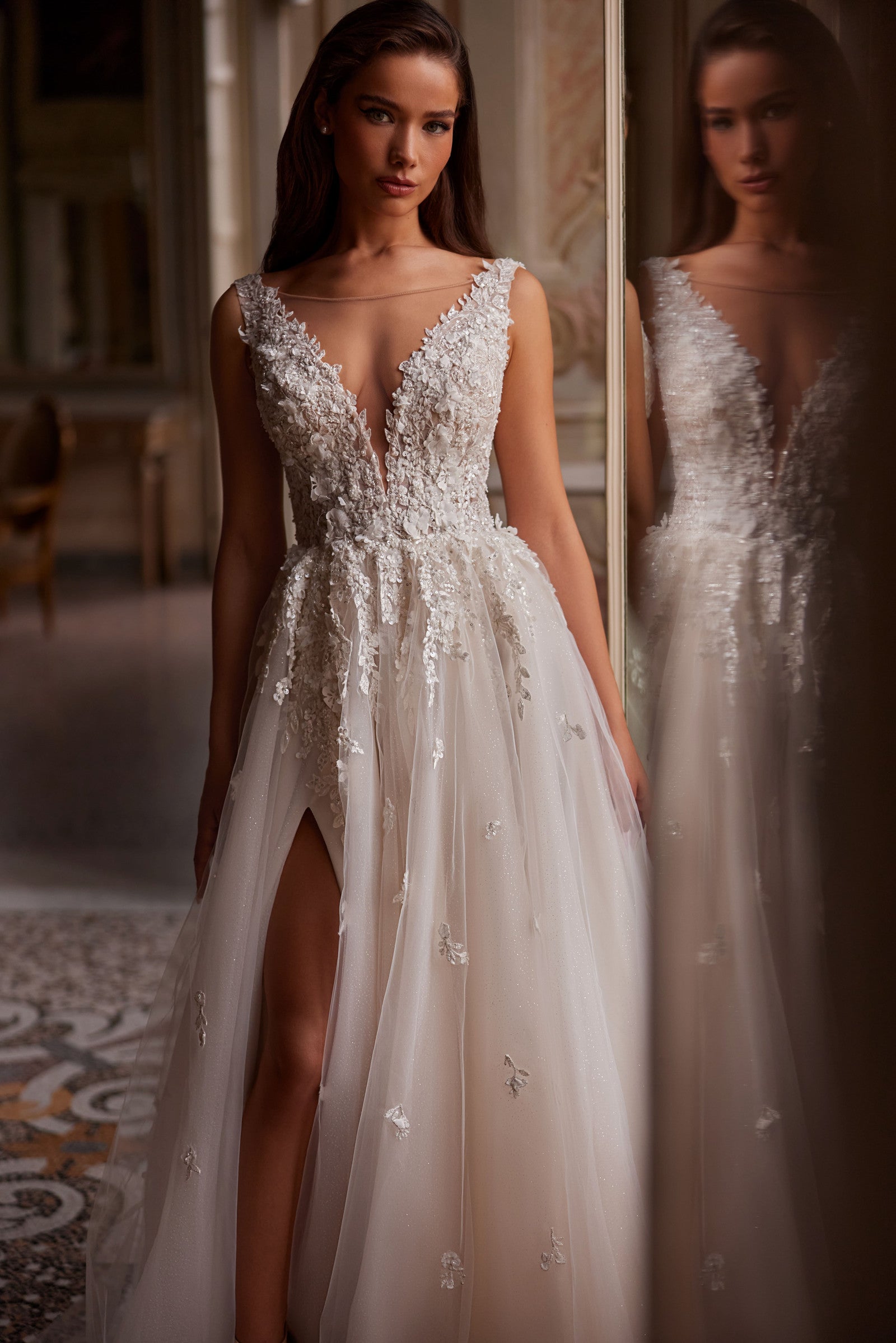 Robe de mariée Lady Di Bride 1423 – A-line fendue en tulle, dentelle et fleurs à relief