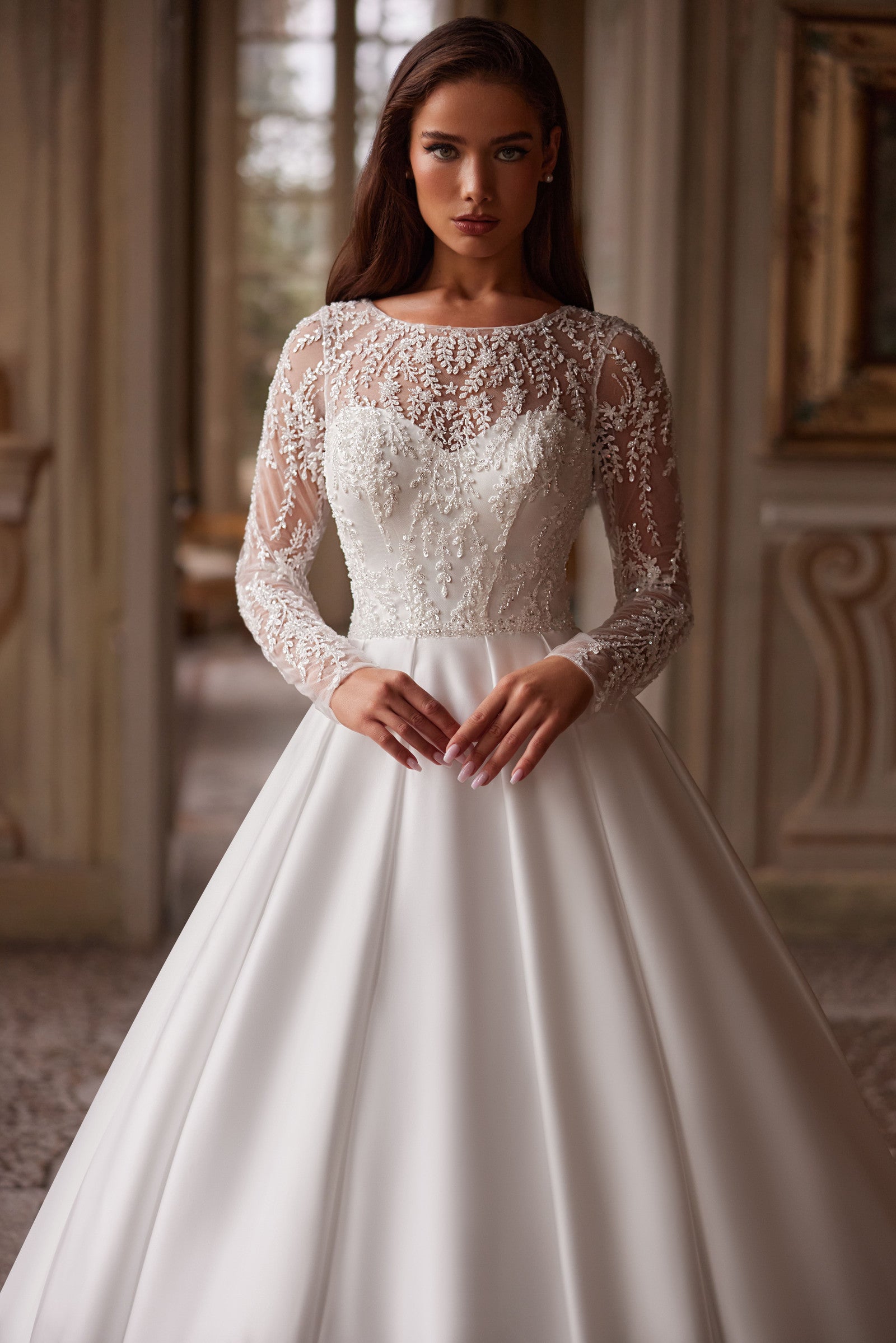 Robe de mariée Lady Di Bride 1424 – princesse en satin avec manches longues en dentelle