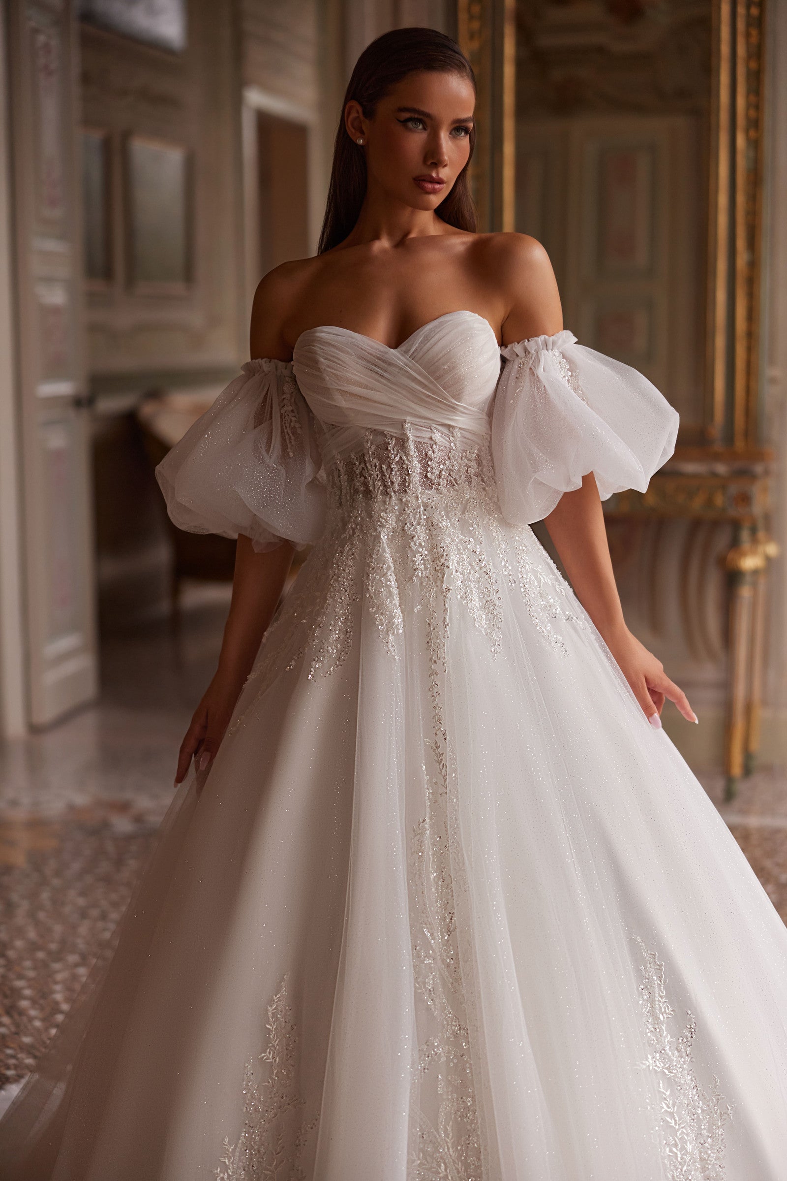Robe de mariée Lady Di Bride 1426 – princesse en tulle brillant avec manches bouffantes amovibles, drapé et dentelle
