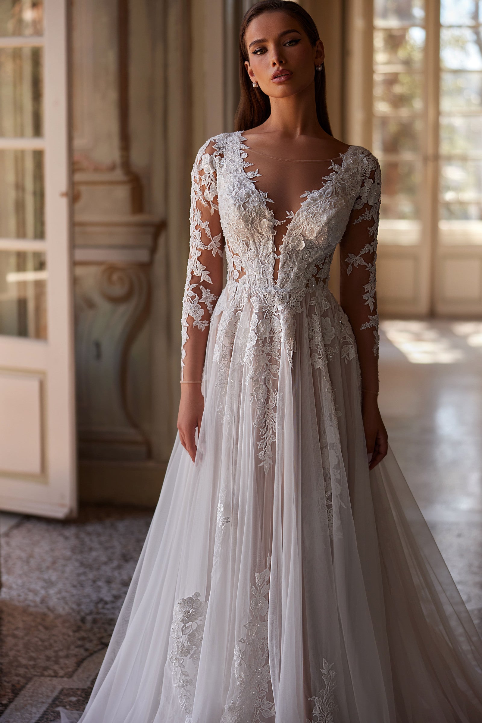 Robe de mariée Lady Di Bride 1432 – A-line en tulle avec manches longues en dentelle et traîne élégante