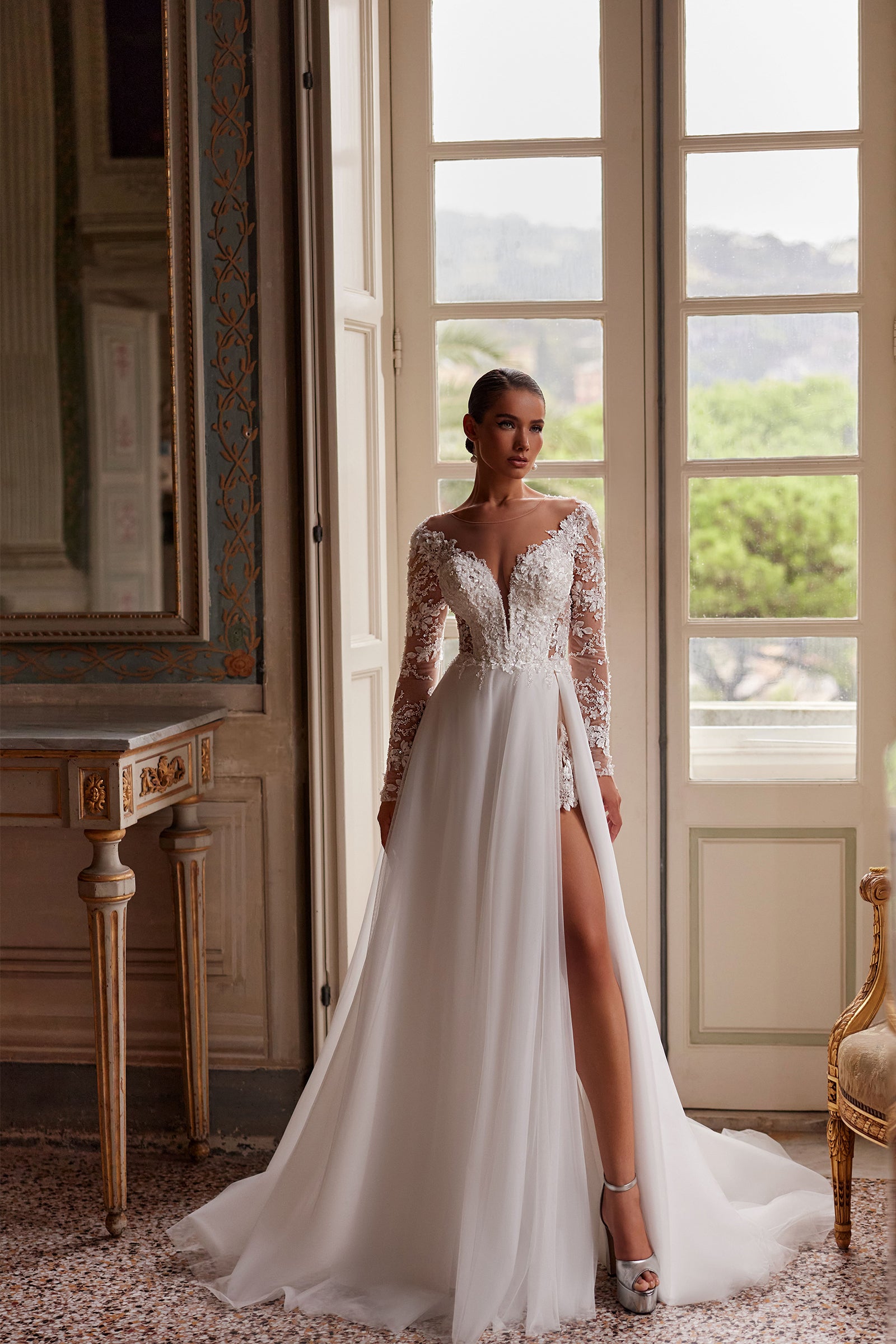 Robe de mariée Lady Di Bride 1436 – A-line avec manches longues en dentelle et fente