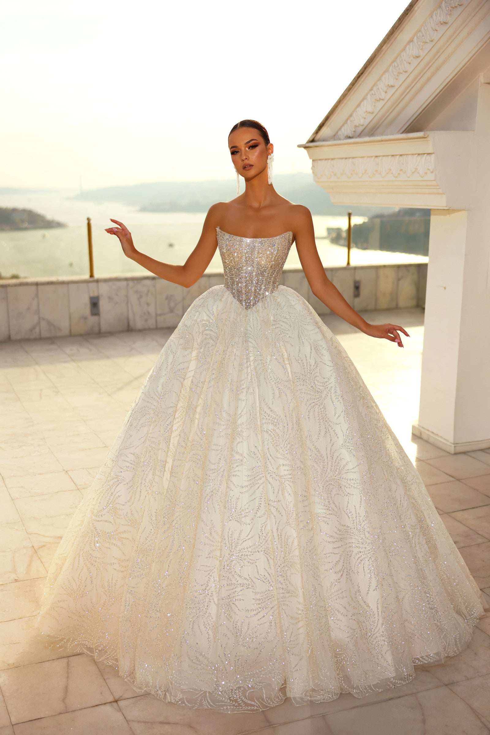 Robe de mariée Lady Di Bride 1507 – Princesse bustier en pointe scintillant, manches tombantes amovibles